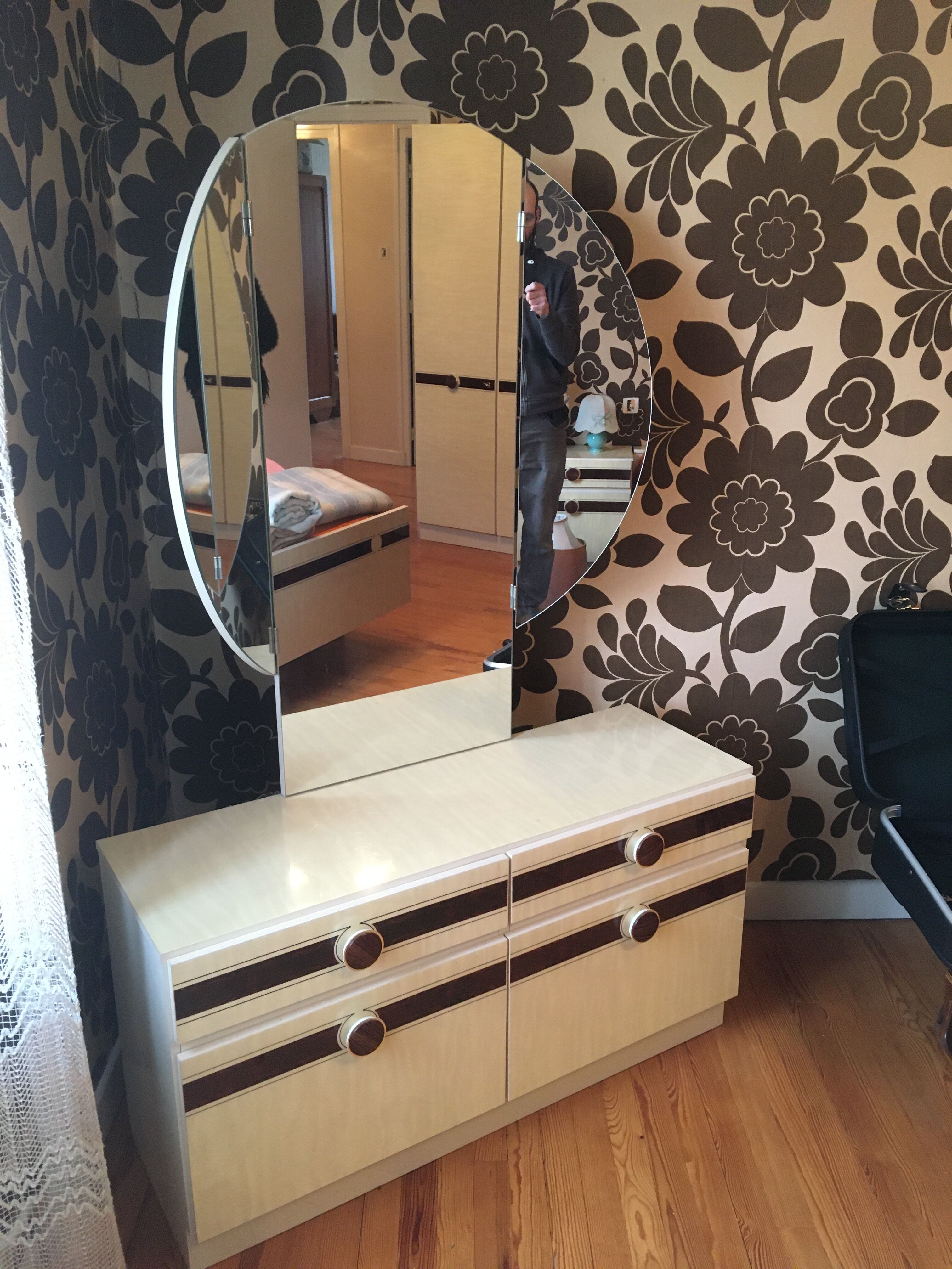 Coiffeuse formica blanc vintage et miroir rond triptyque repliable
