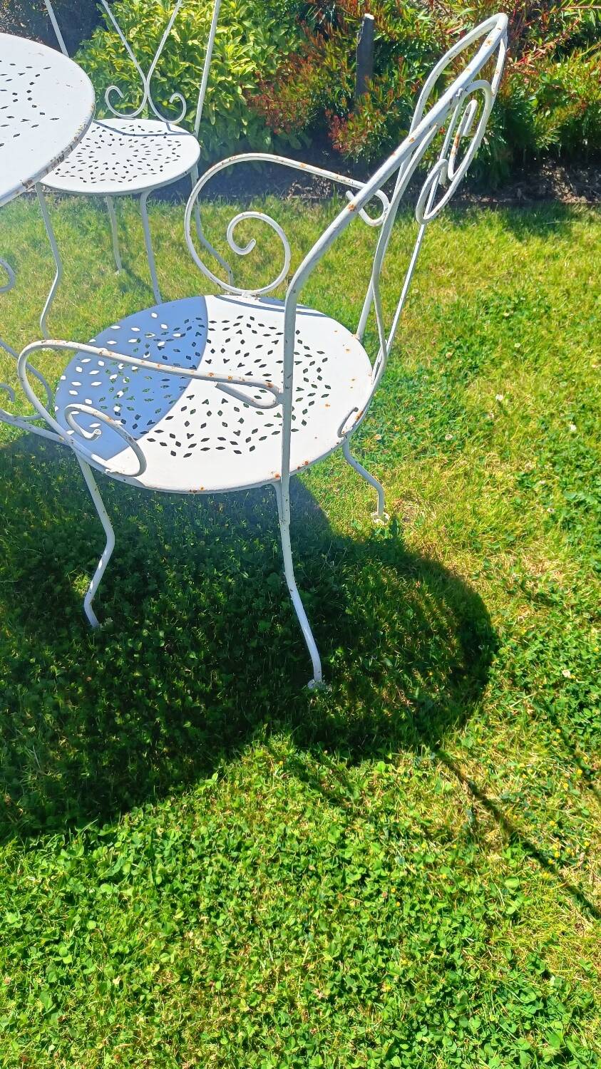 White wrought iron garden furniture