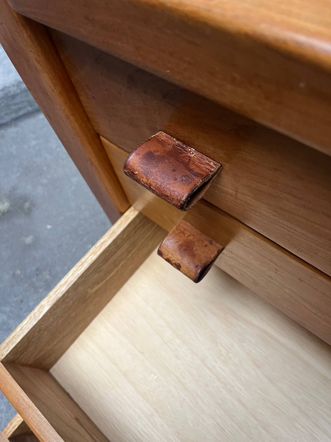 Maison Regain chest of drawers in elm and leather, 1970