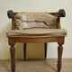 Fauteuil de bureau style Renaissance ancien en bois sculpté et assise cannée