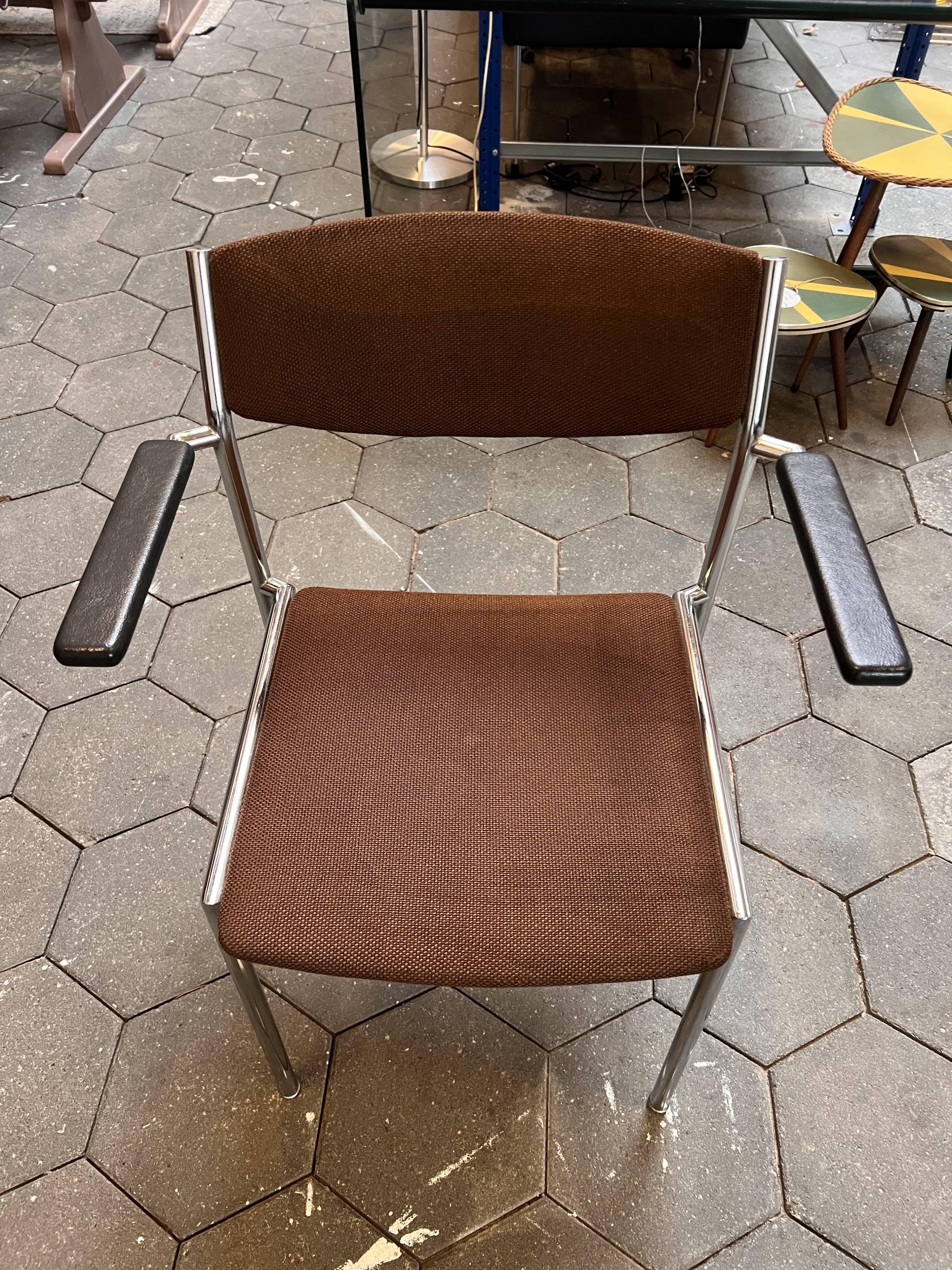 Set of 6 stackable chairs in rust colour by Gijs van der Sluis, 1970s.