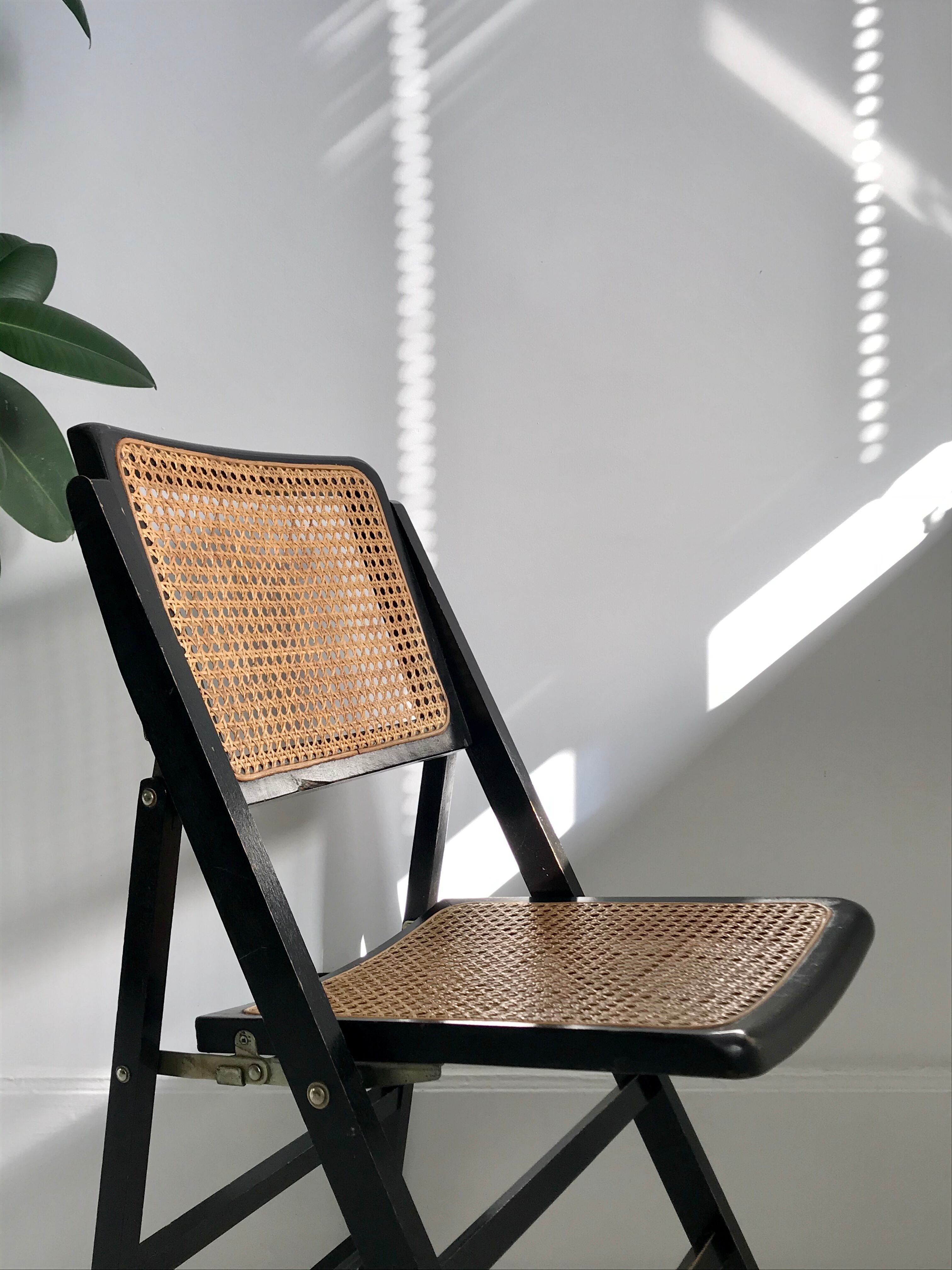 Chaise pliante cannée