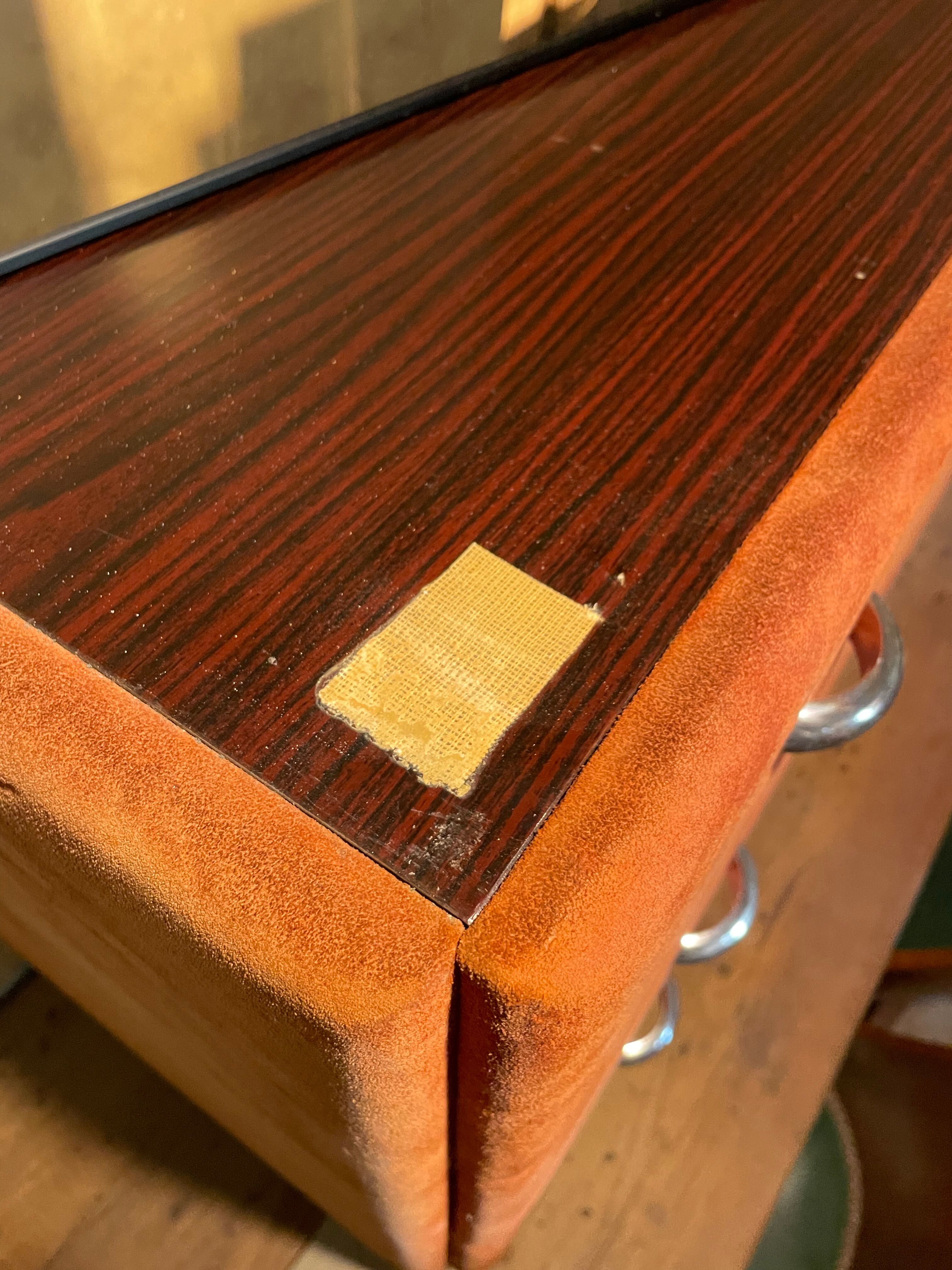 Commode en alcantara