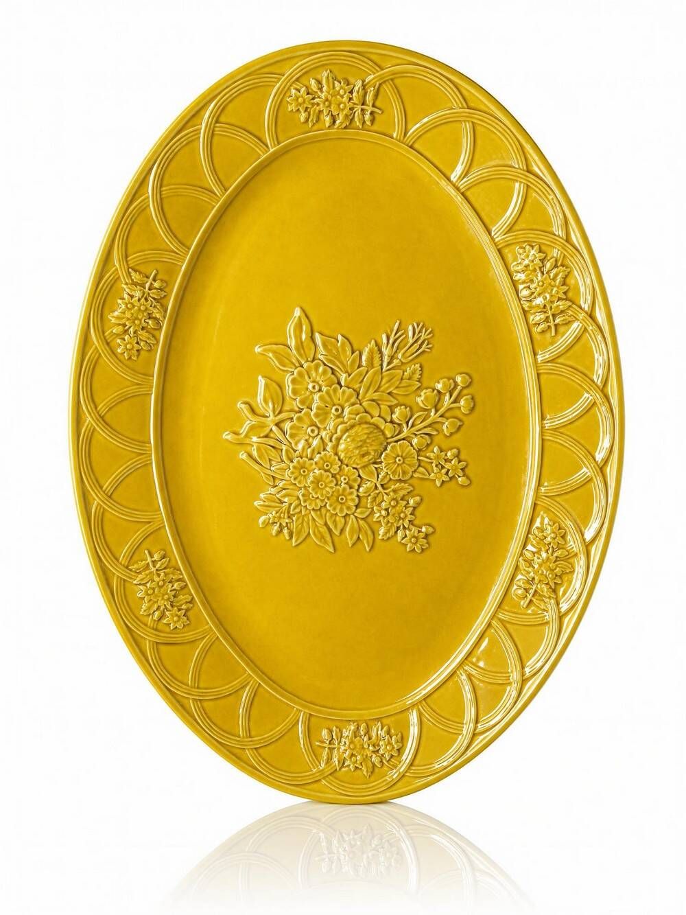 Large oval dish Bordallo Pinheiro yellow earthenware, Portugal 1970-1980