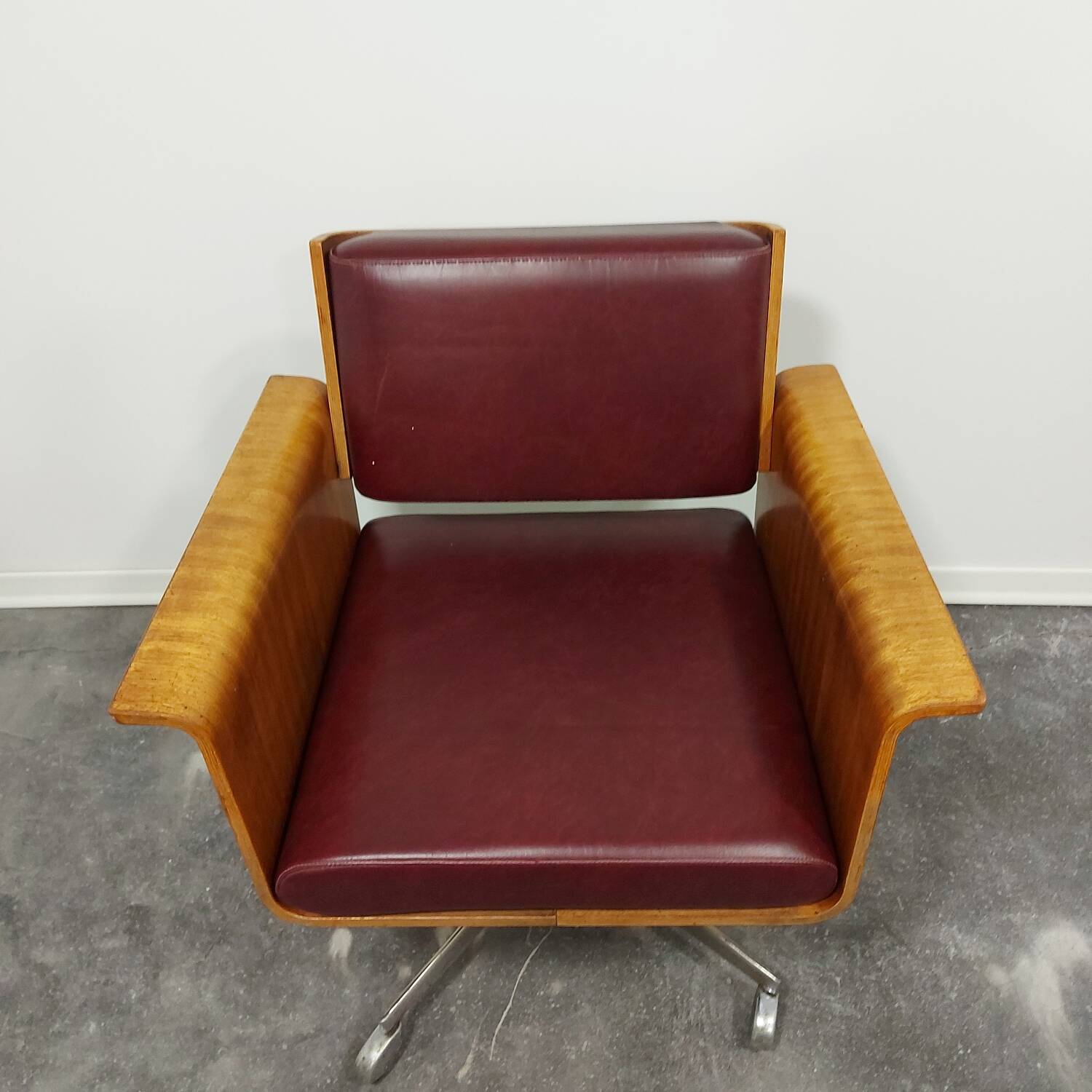 Chaise avec accoudoirs (pivotante), années 1970