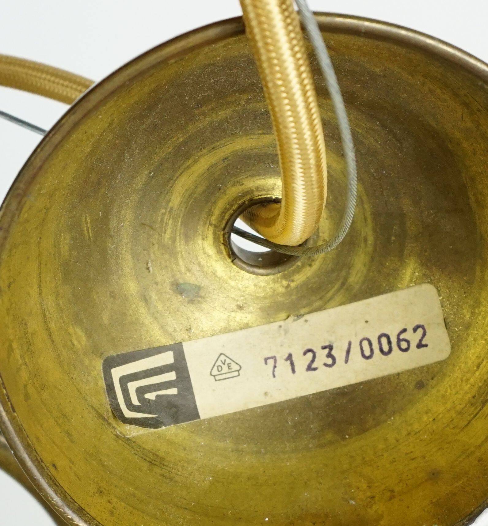 Grande lampe suspendue cosack en acrylique et laiton des années 1970 style spatial