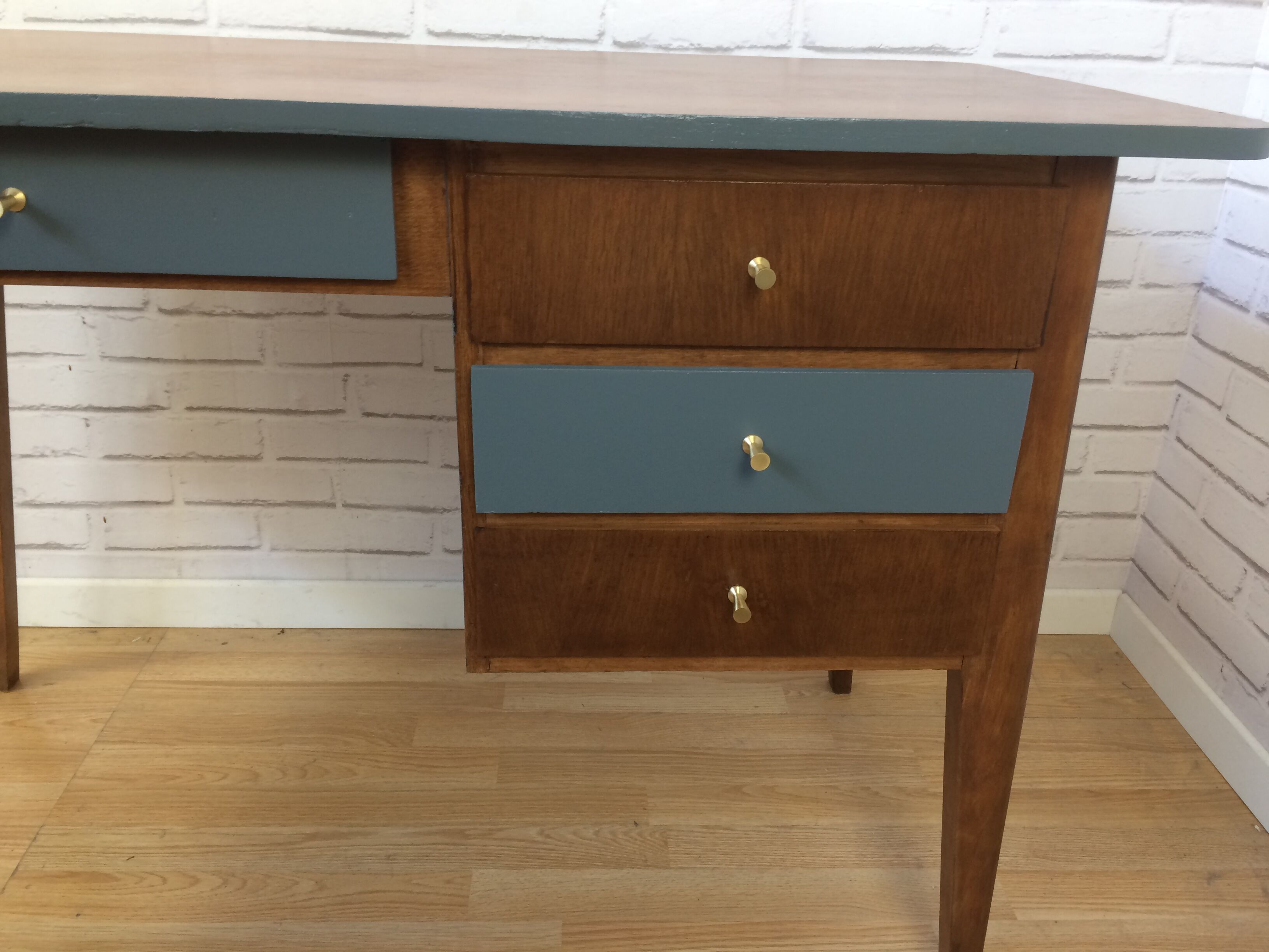 Desk teak feet compass