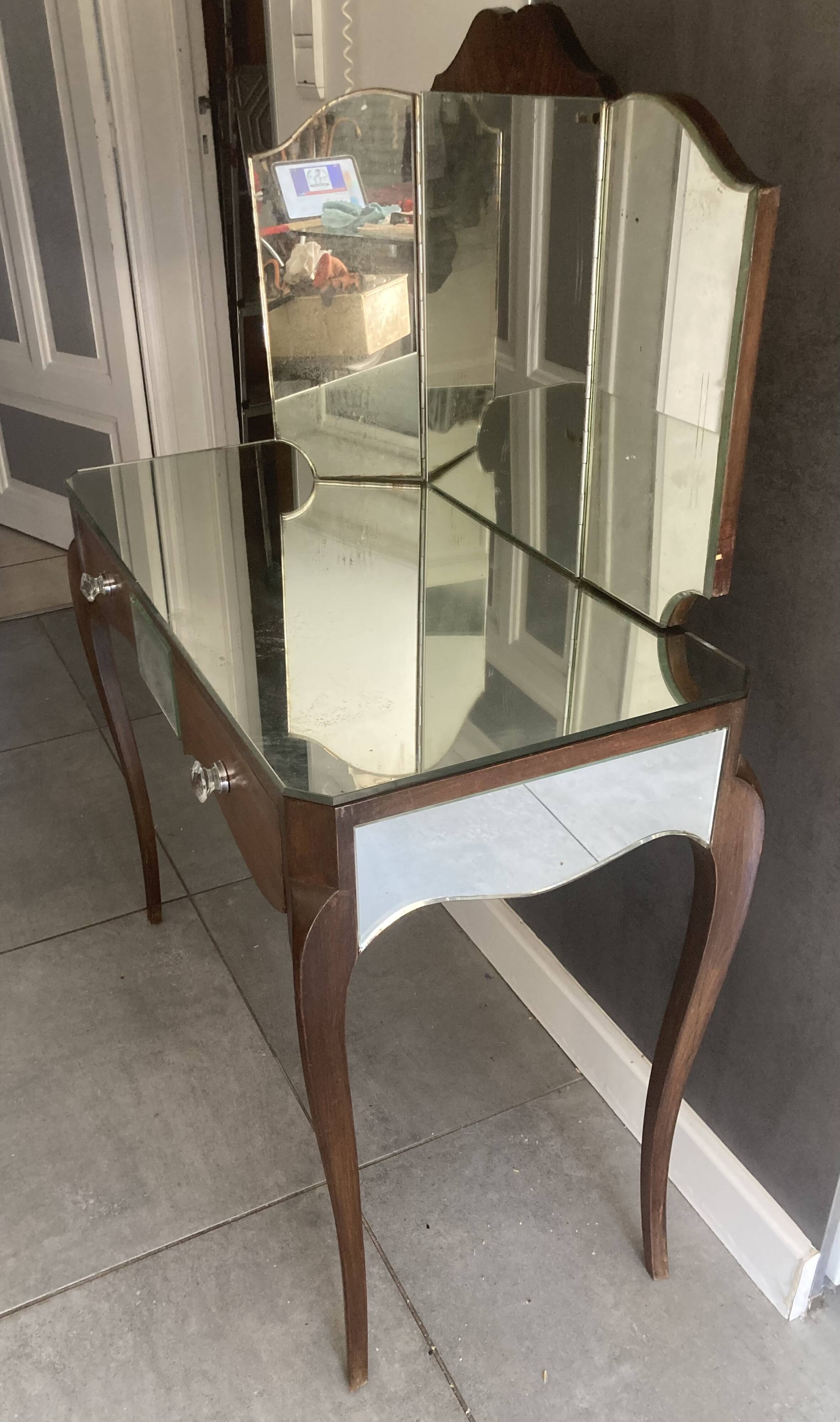 small "Art DECO" dressing table in excellent condition