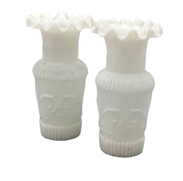 Paire vases anciens en opaline de foire blanche de petite taille, vintage, français