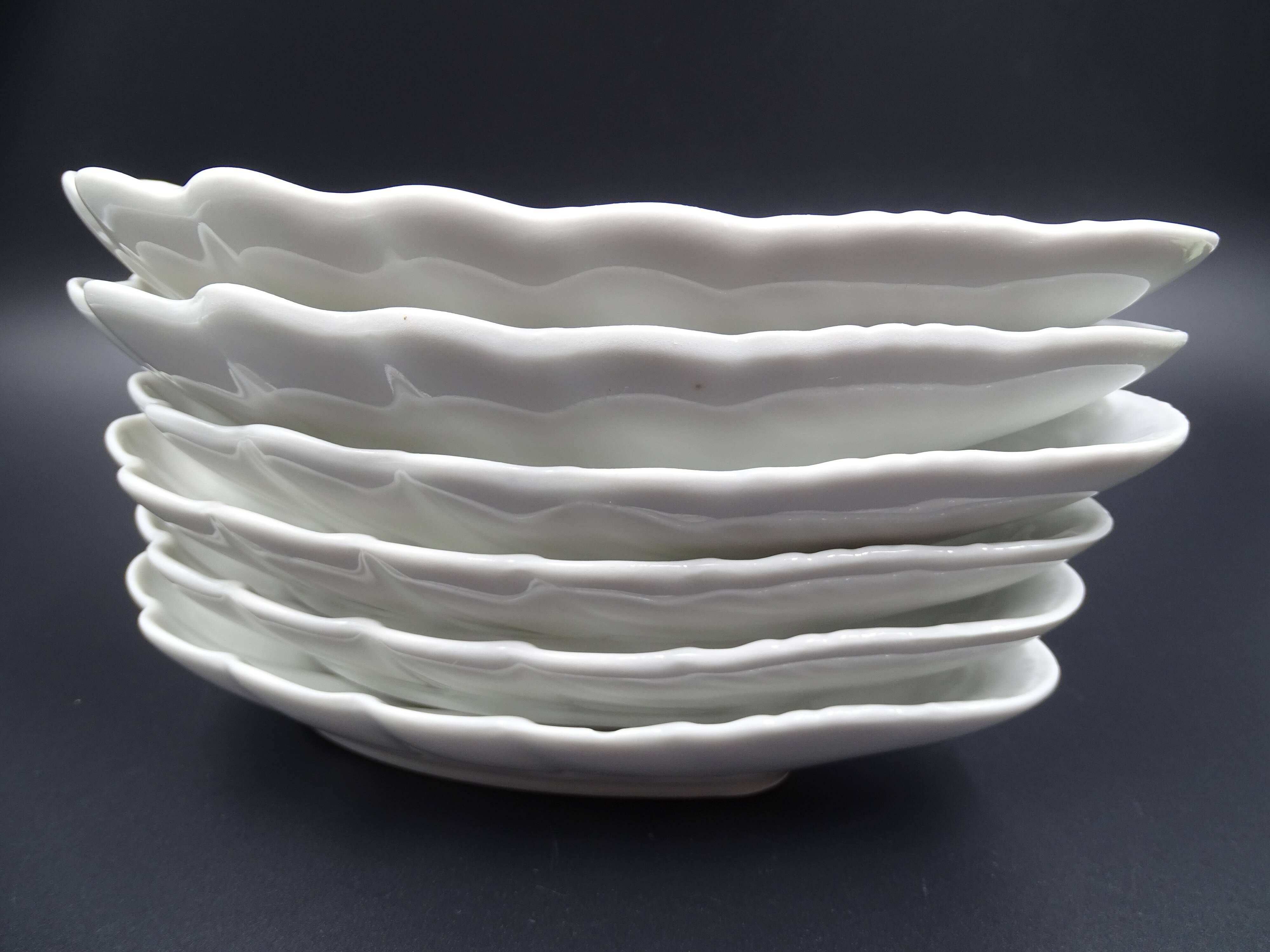 Set of 7 cups in white porcelain and in the shape of a shell - Pillivuyt around 1940