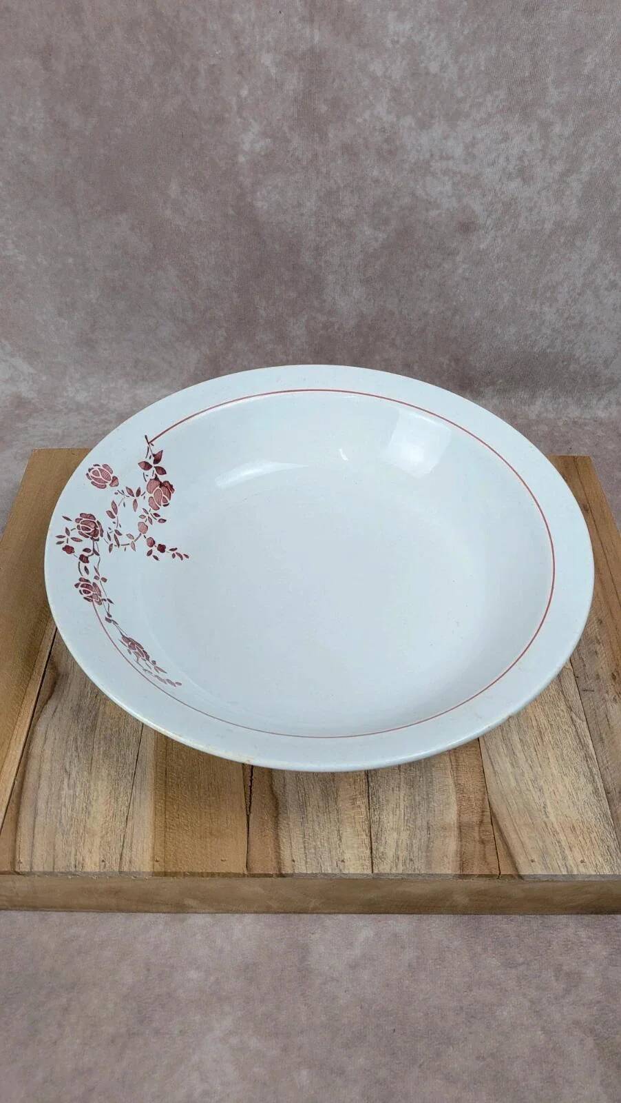Shallow round plate Saint-Amand model Marcel