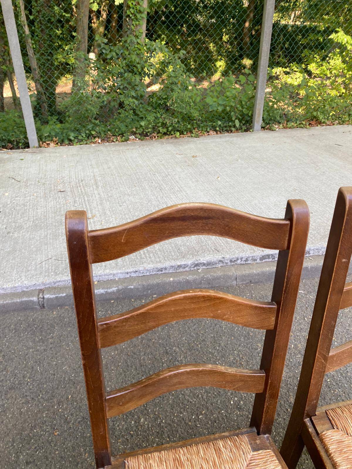 2 dining chairs in solid wood and rush, Chippendale ladder style.