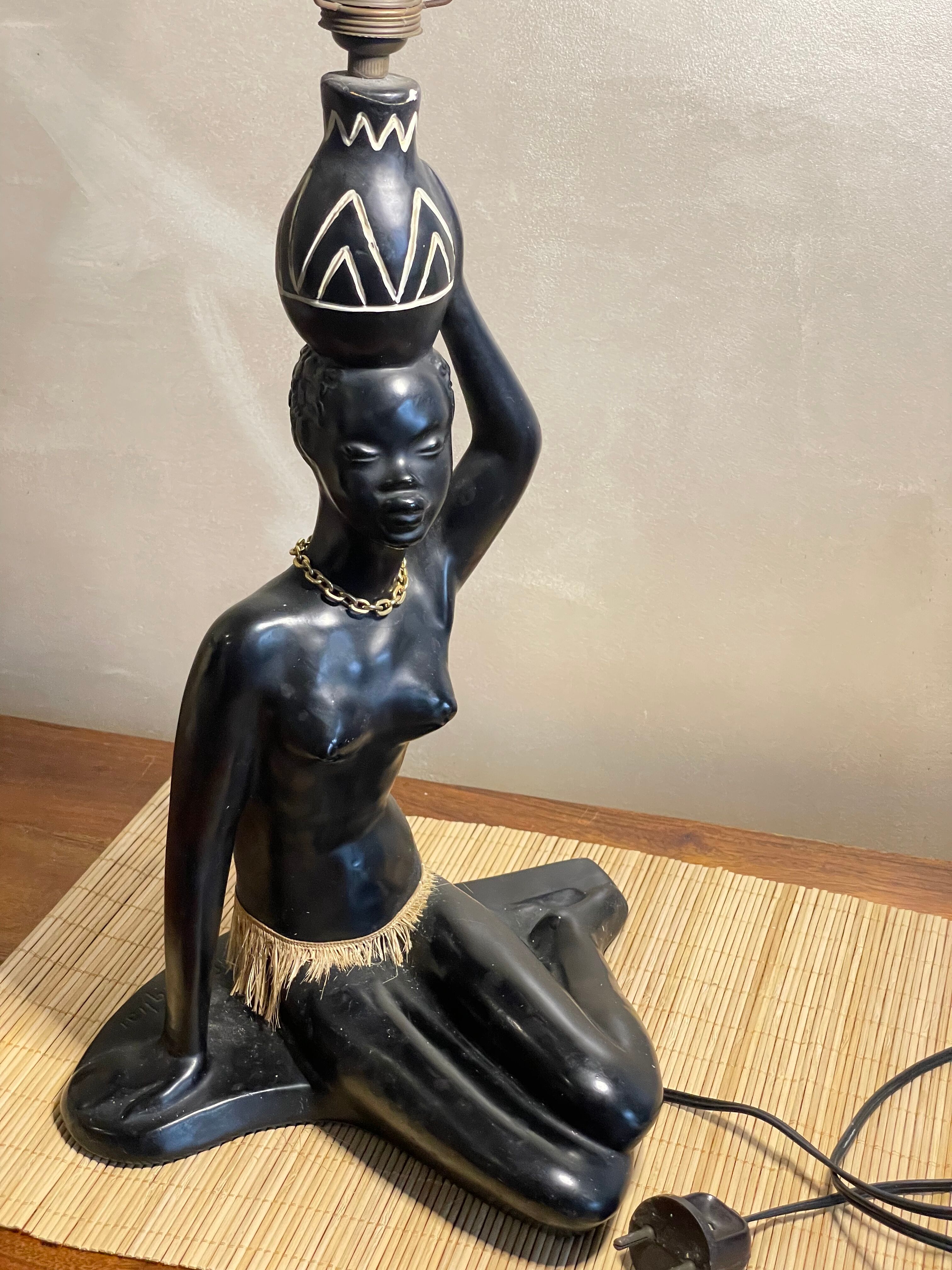 Pied de lampe plâtre femme africaine signé Pagliani