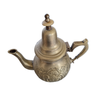 Moroccan metal teapot signed bakelite or horn insulation