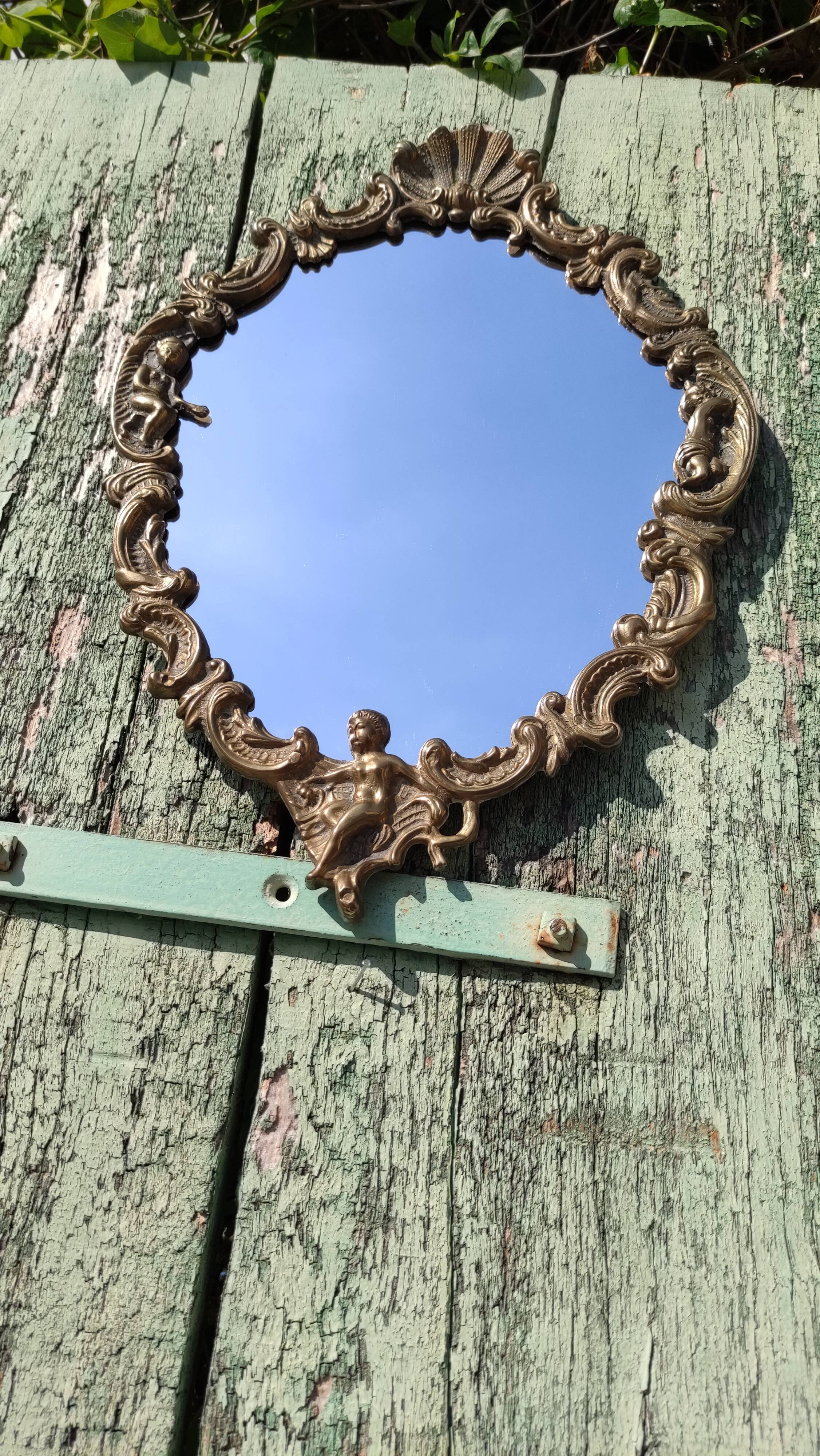 Vintage mirror in solid golden brass