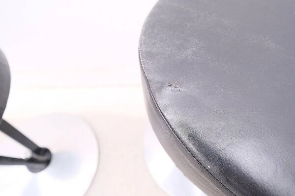 Ensemble de 4 tabourets Modèle ''Dry Martin'' de Pedro Miralles pour Akaba en métal et cuir, 1980