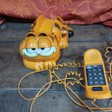 Vintage: 1981 Garfield Phone with Eyes That Open and Close