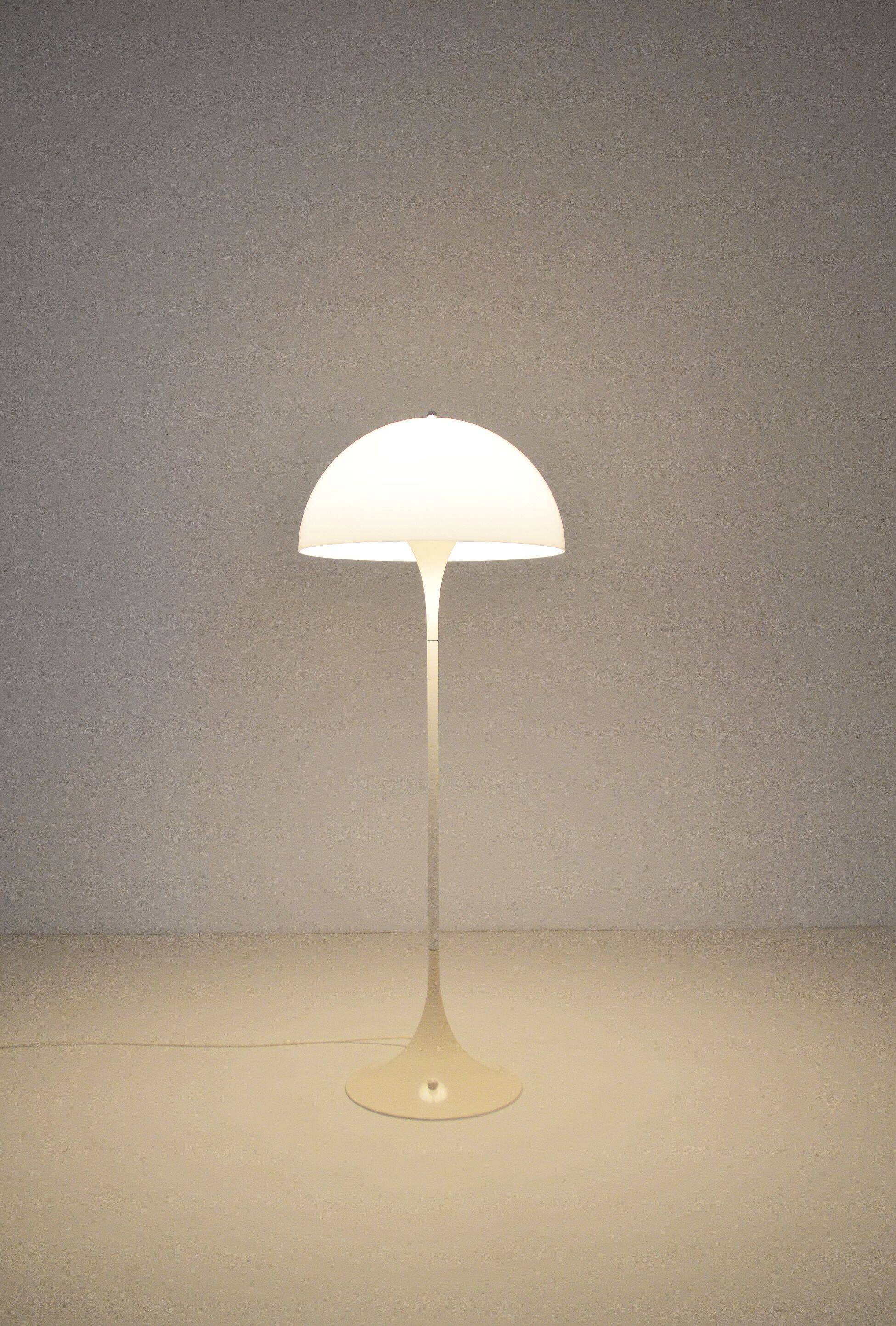 Lampe sur pied Panthella conçue par Verner Panton pour Louis Poulsen, années 1970.
