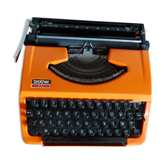 Machine à écrire vintage orange brother 210