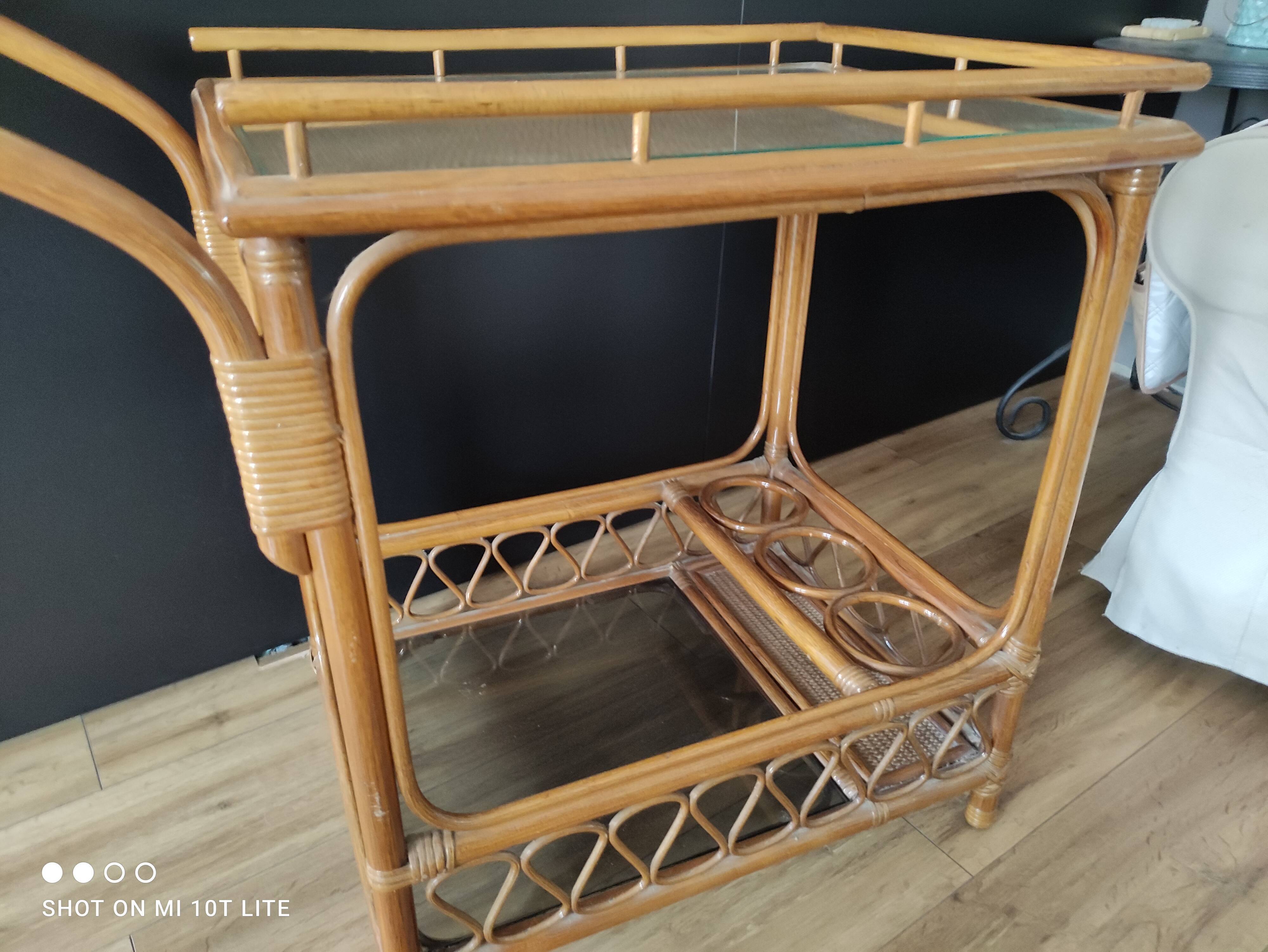 Vintage rattan service