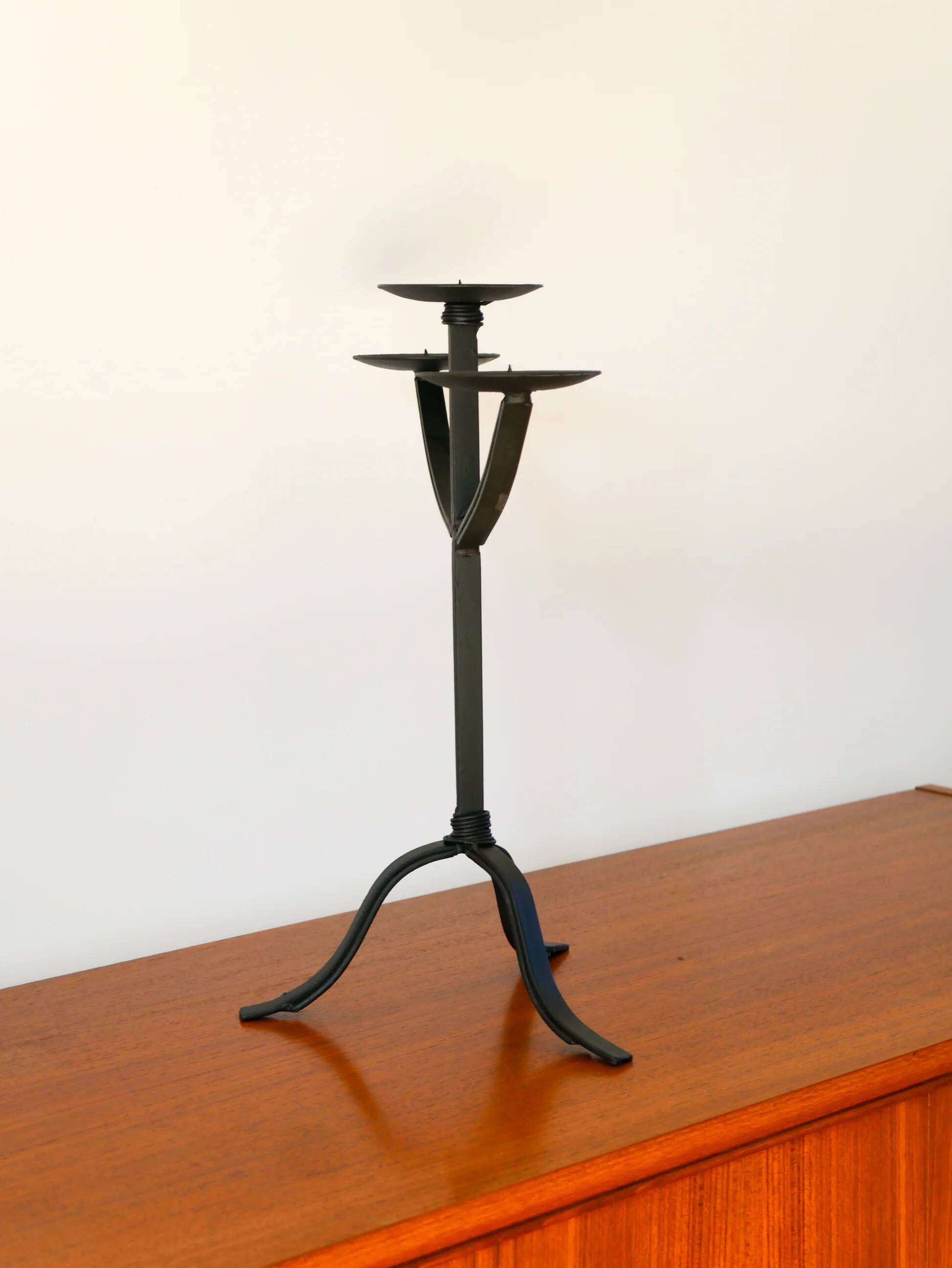 Très grand chandelier tripode en fer noir, scandinave, brutaliste, 1970 - 42 cm