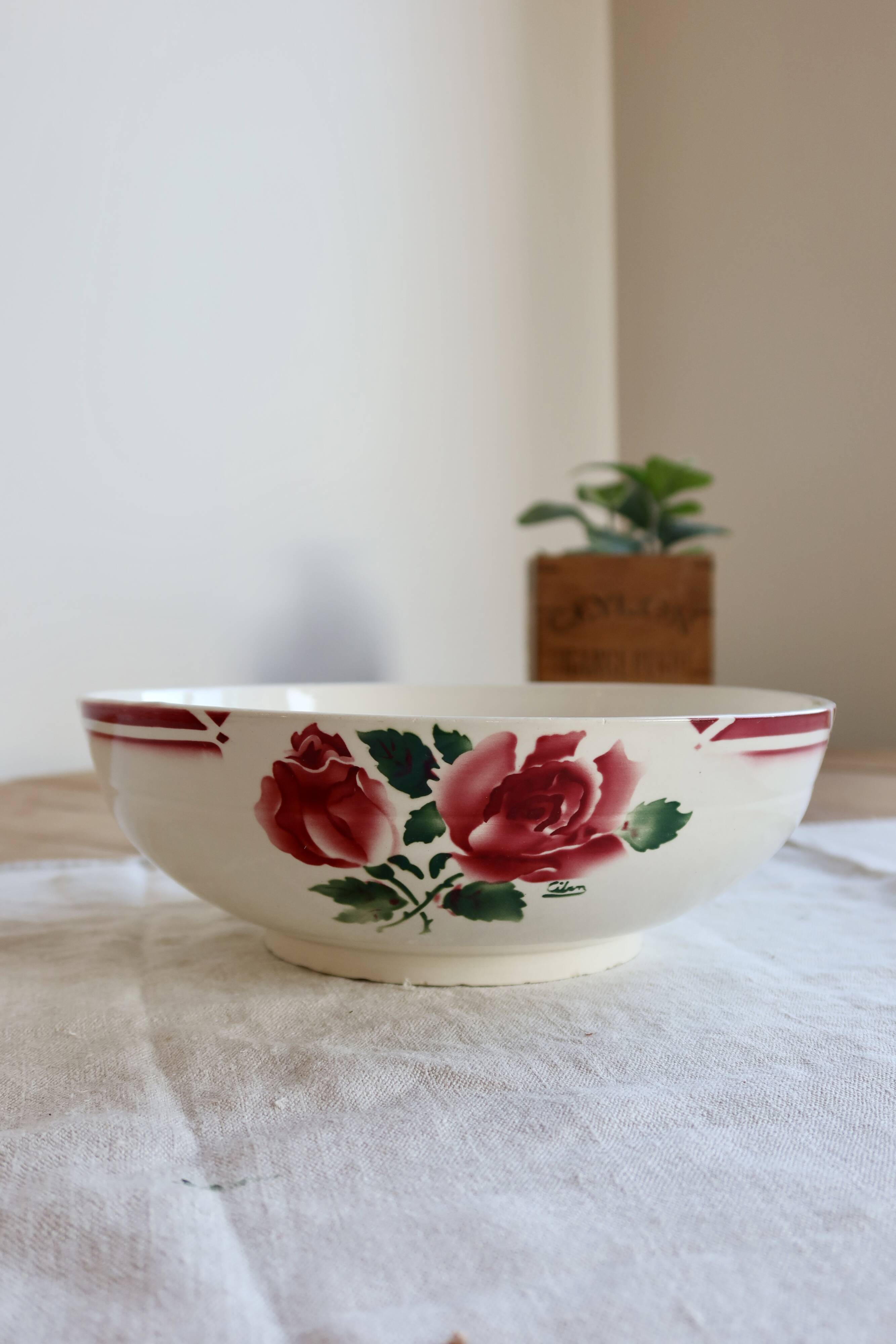 Vintage Sarreguemines salad bowl model Cibon earthenware - Red floral decoration