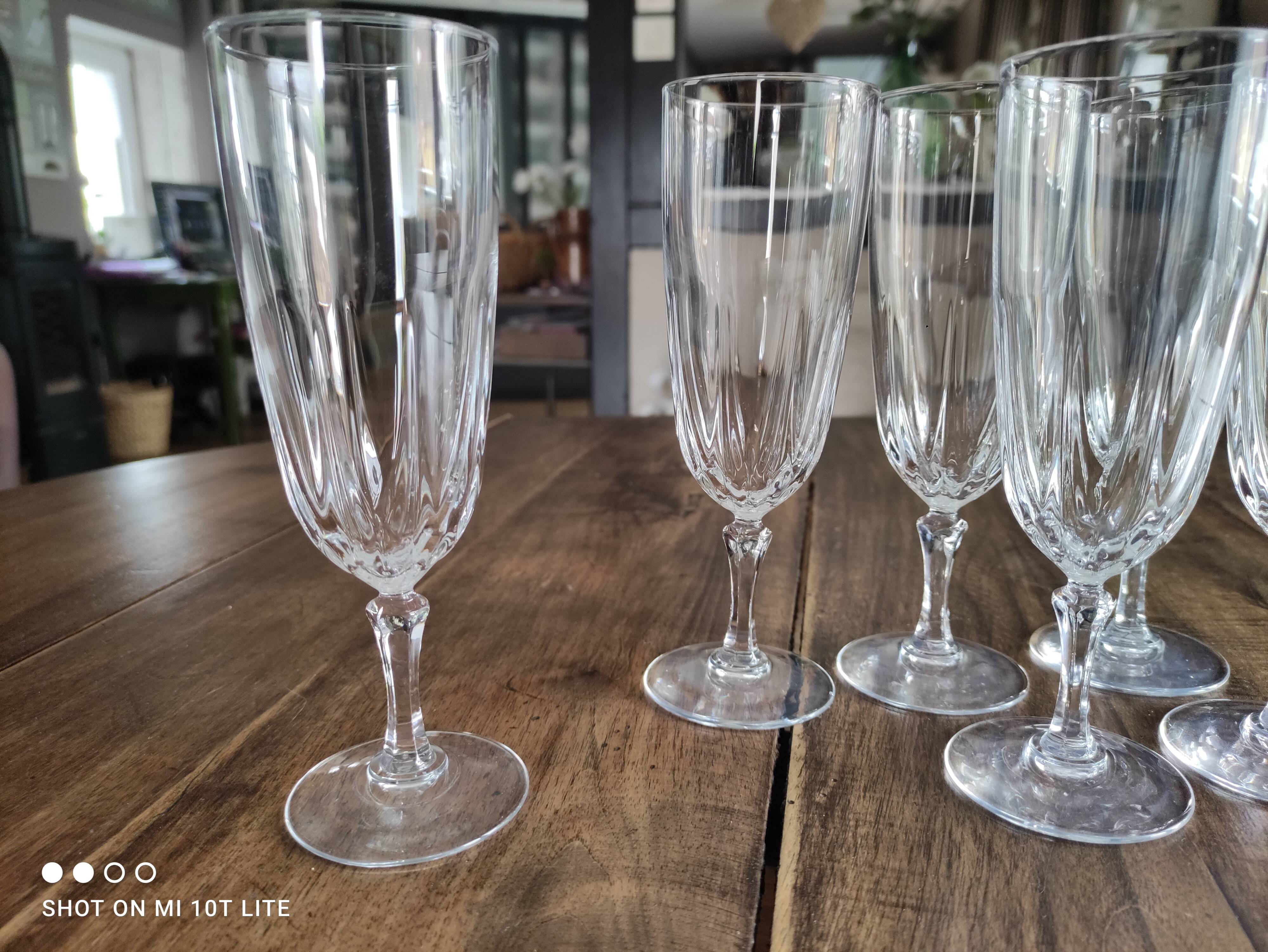 Set of 6 vintage champagne flutes in chiseled crystal