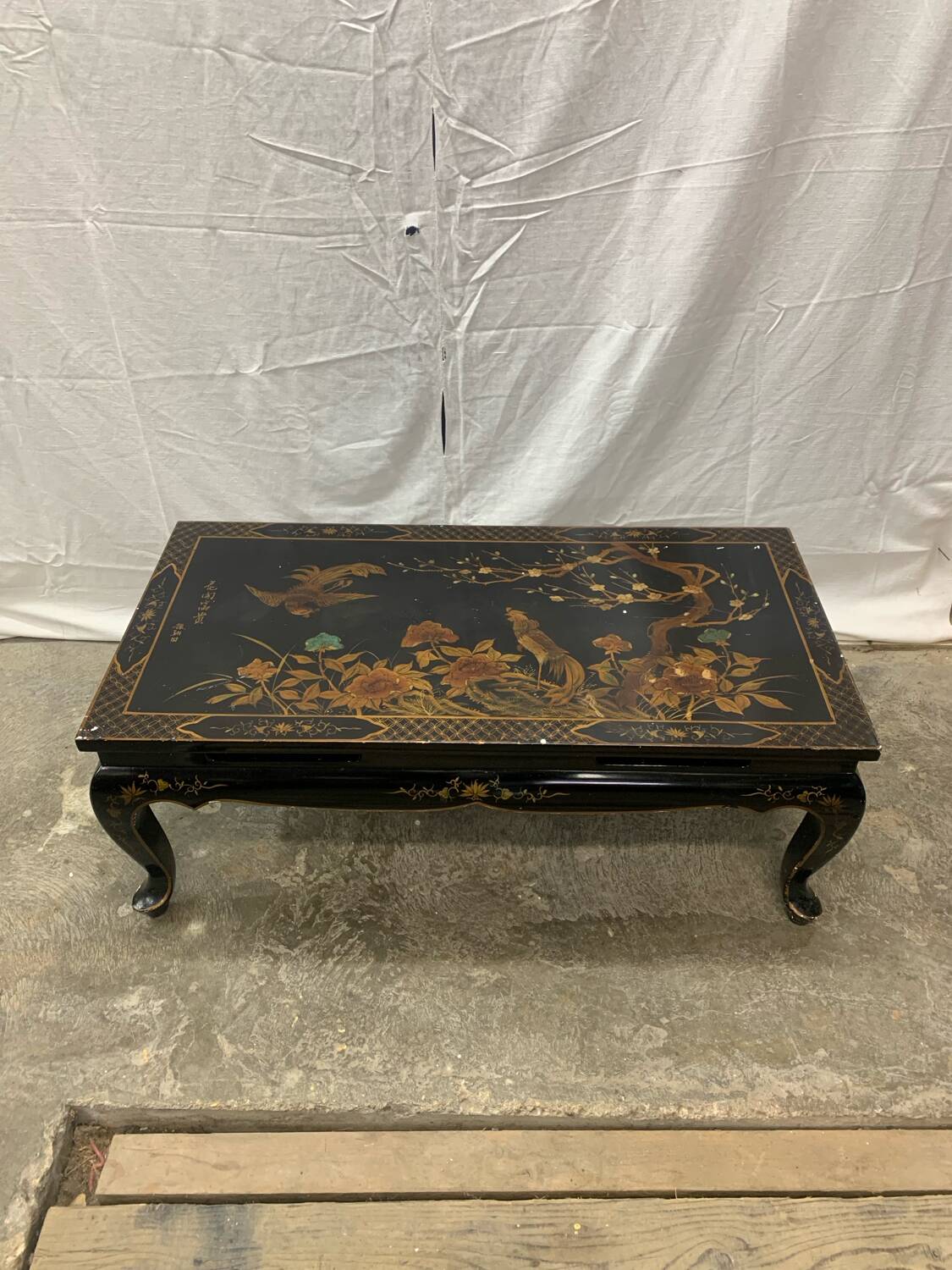 Vintage Japanese-style coffee table in painted lacquered wood