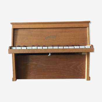 Toy piano