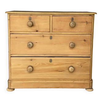 Old English chest of drawers