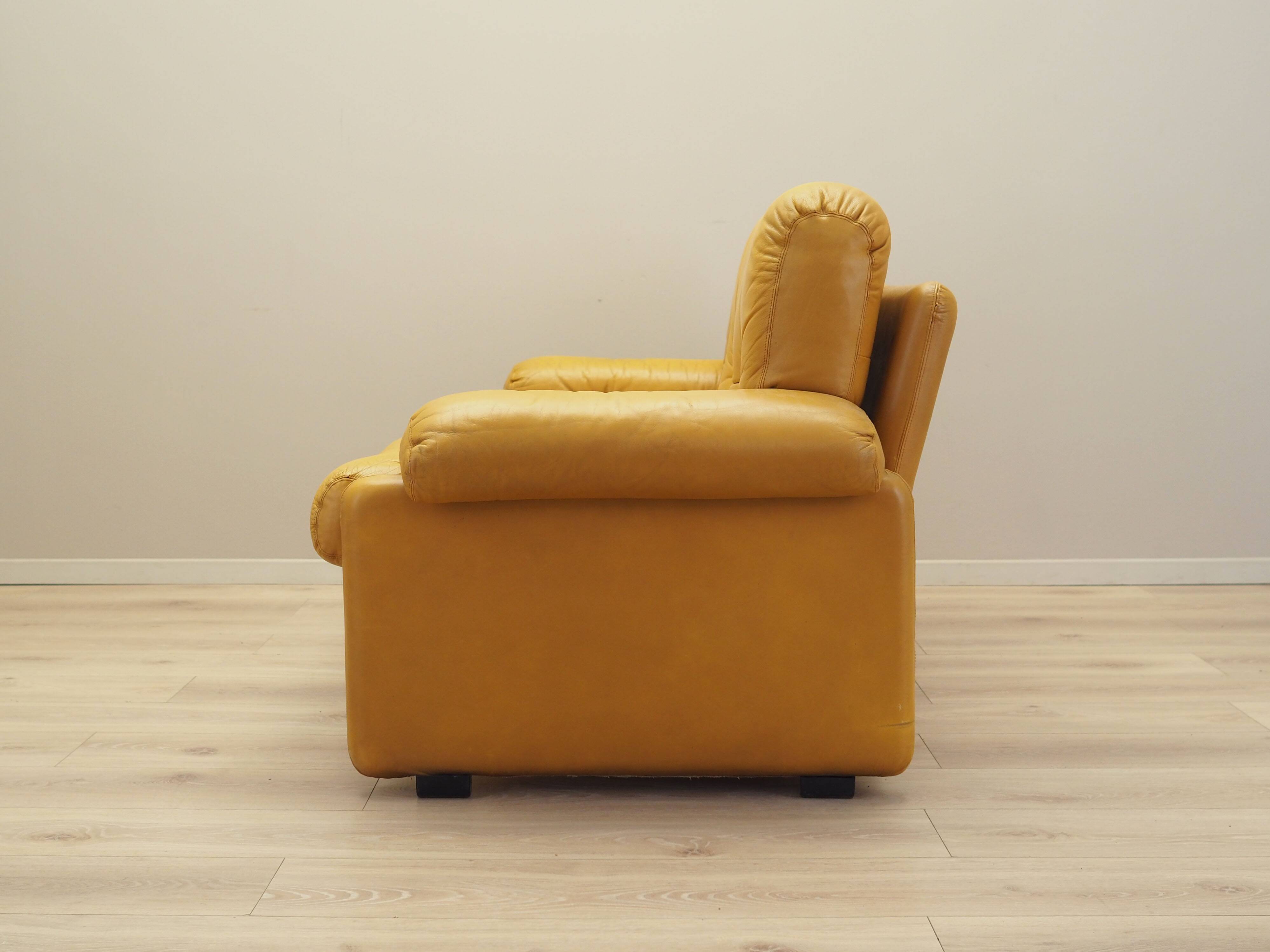 Canapé en cuir jaune, design italien, années 1960, fabricant : B&B Italia, design