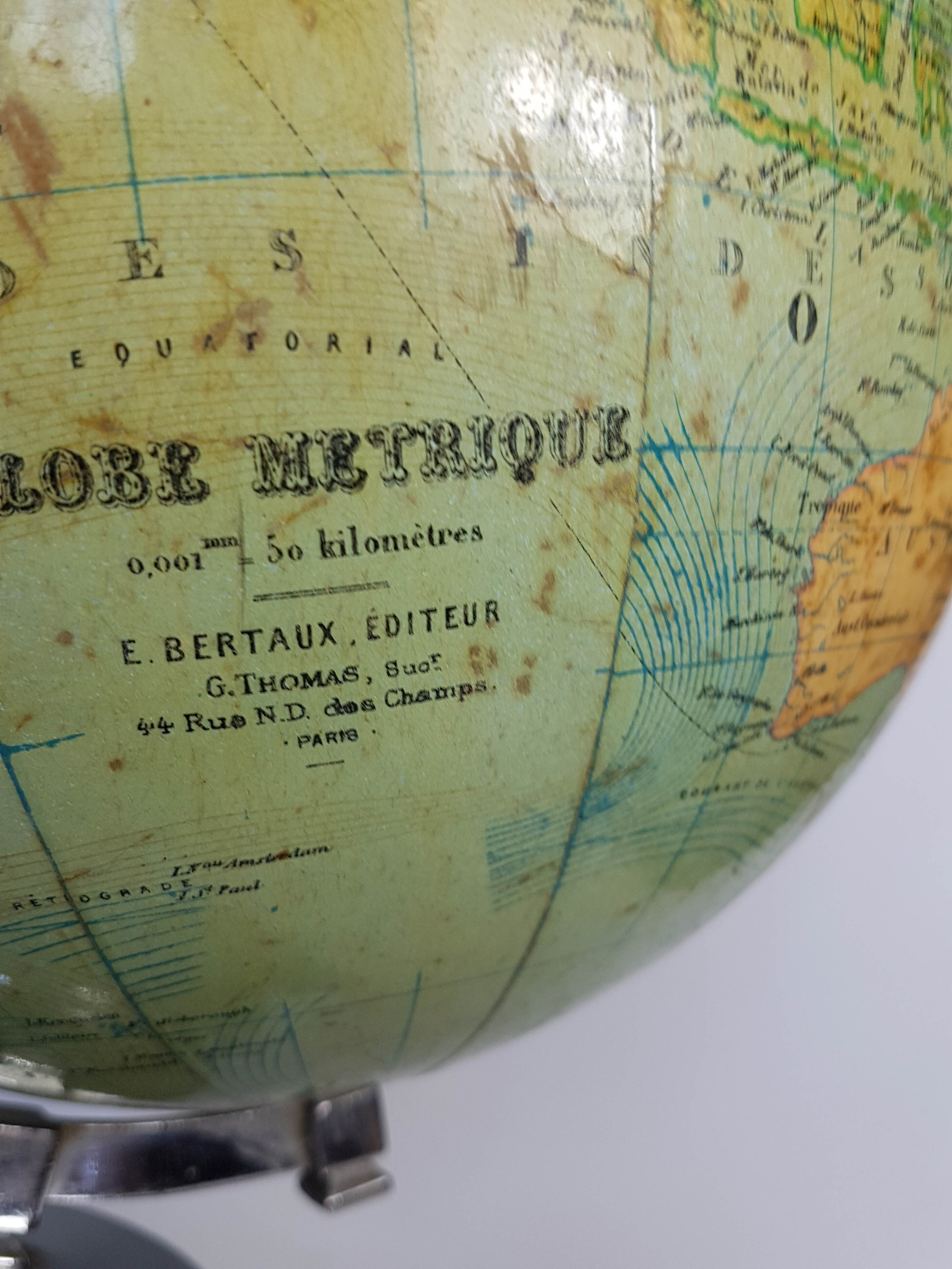 Globe terrestre Bertaux Editeur, 1930/1950