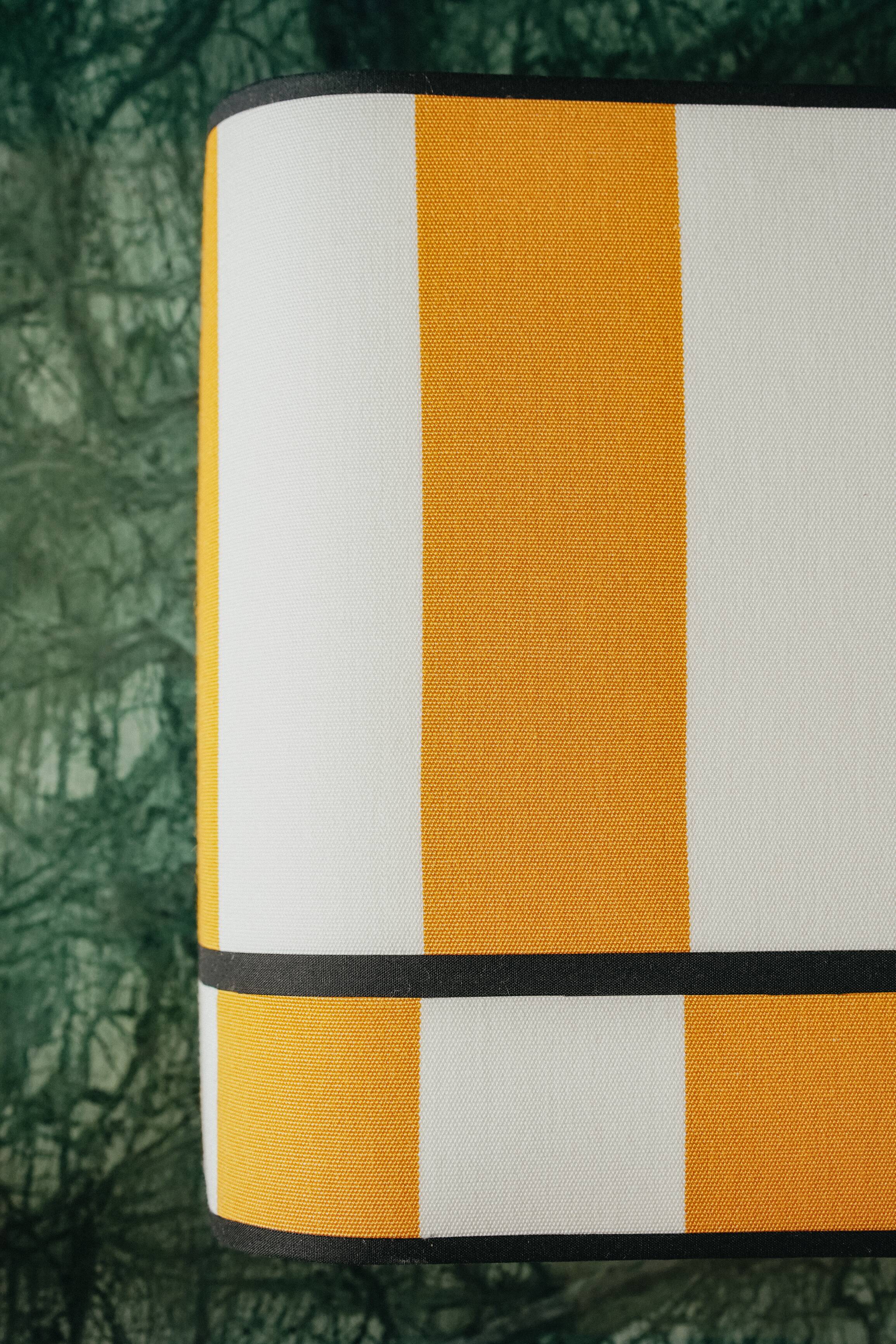 La divine – yellow deckchair striped wall light (small model).