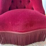 Burgundy velvet armchair – tufted – timeless charm