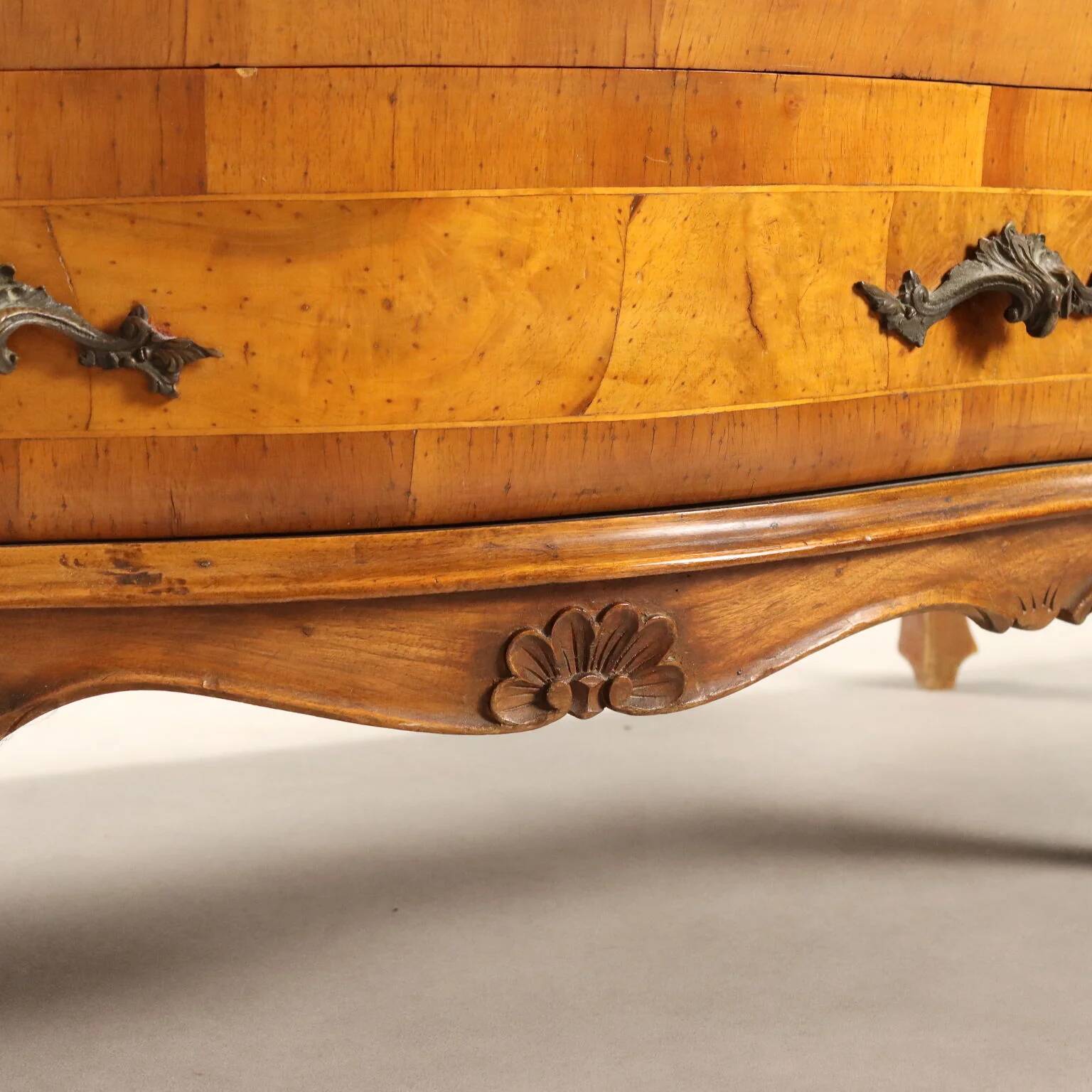 Antique drop-leaf secretary in baroque style made of walnut and maple, 20th century.