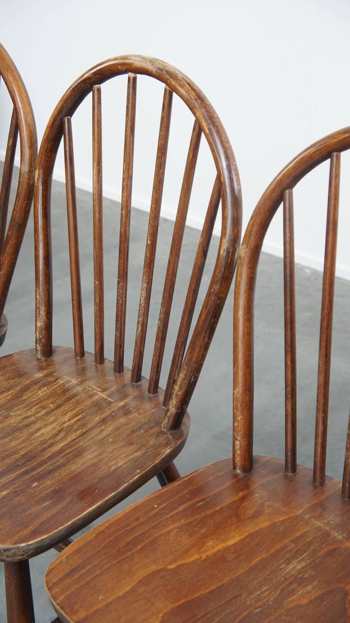 Set of 4 vintage Windsor wooden spindle chairs from the 1970s