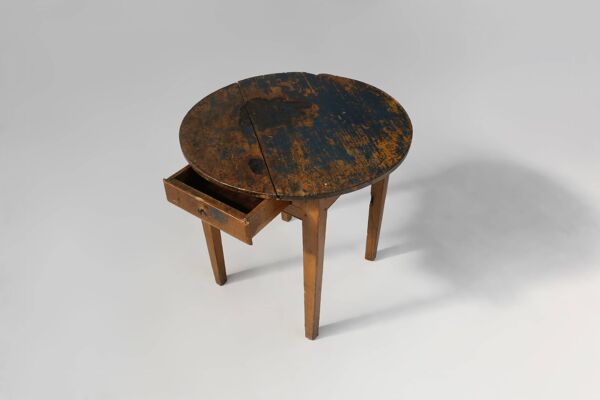 Table d'appoint ronde française en chêne avec plateau bleu et belle patine, ca. 1850
