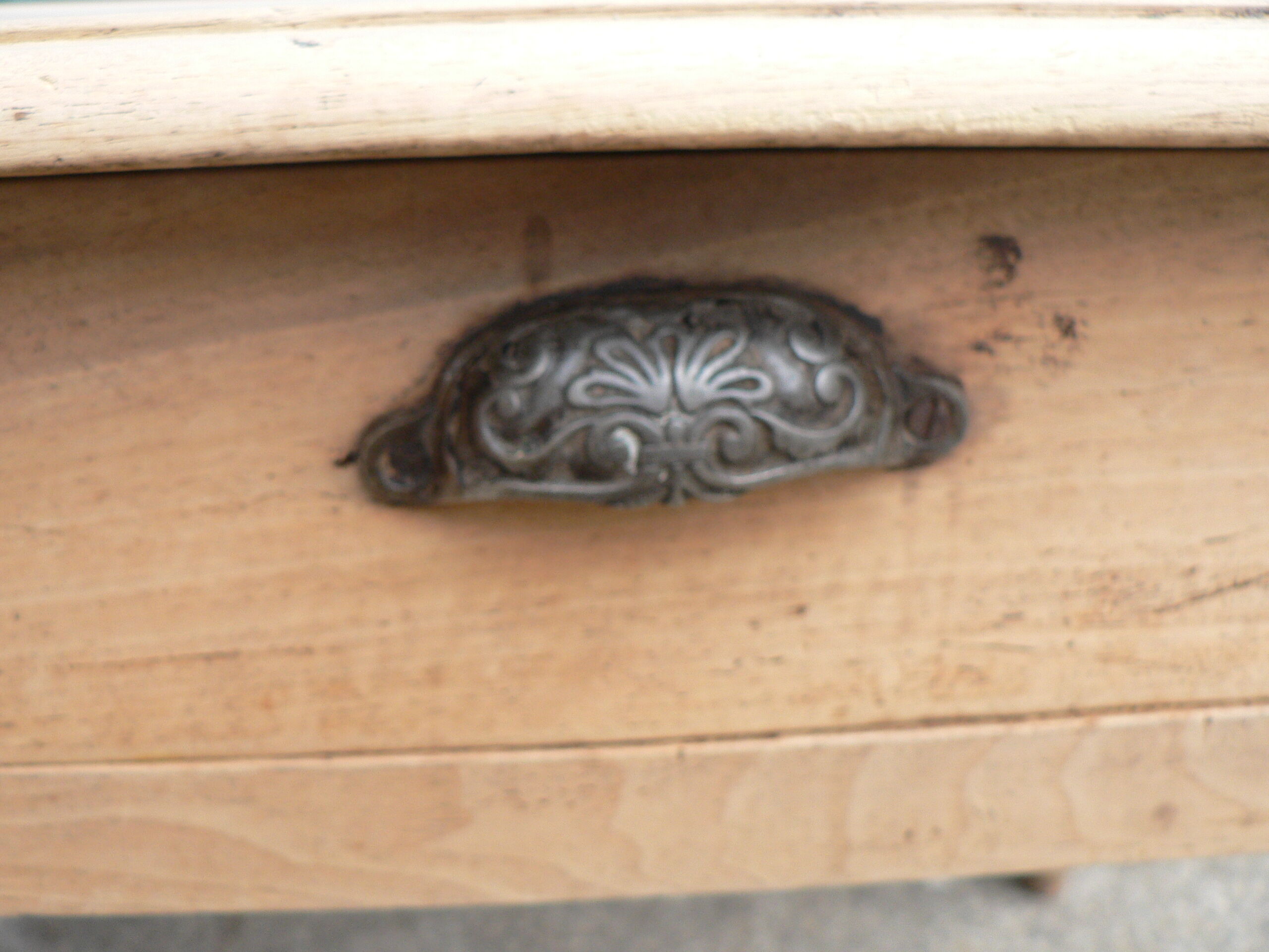Table de ferme en noyer massif