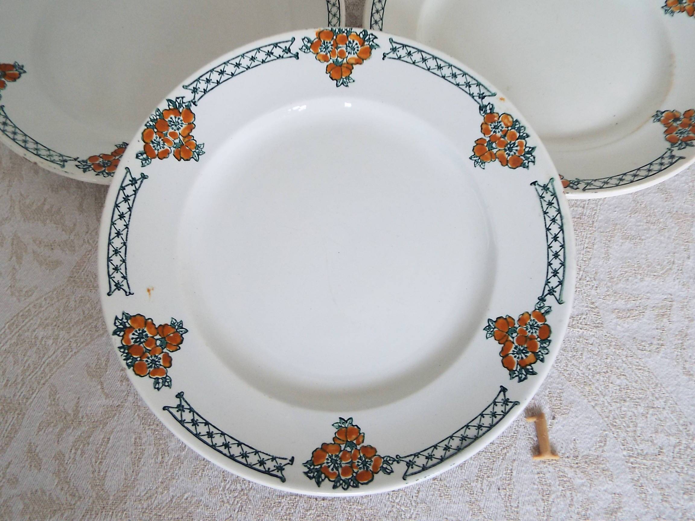 5 assiettes plates terre de fer Moulin des Loups Aubépine