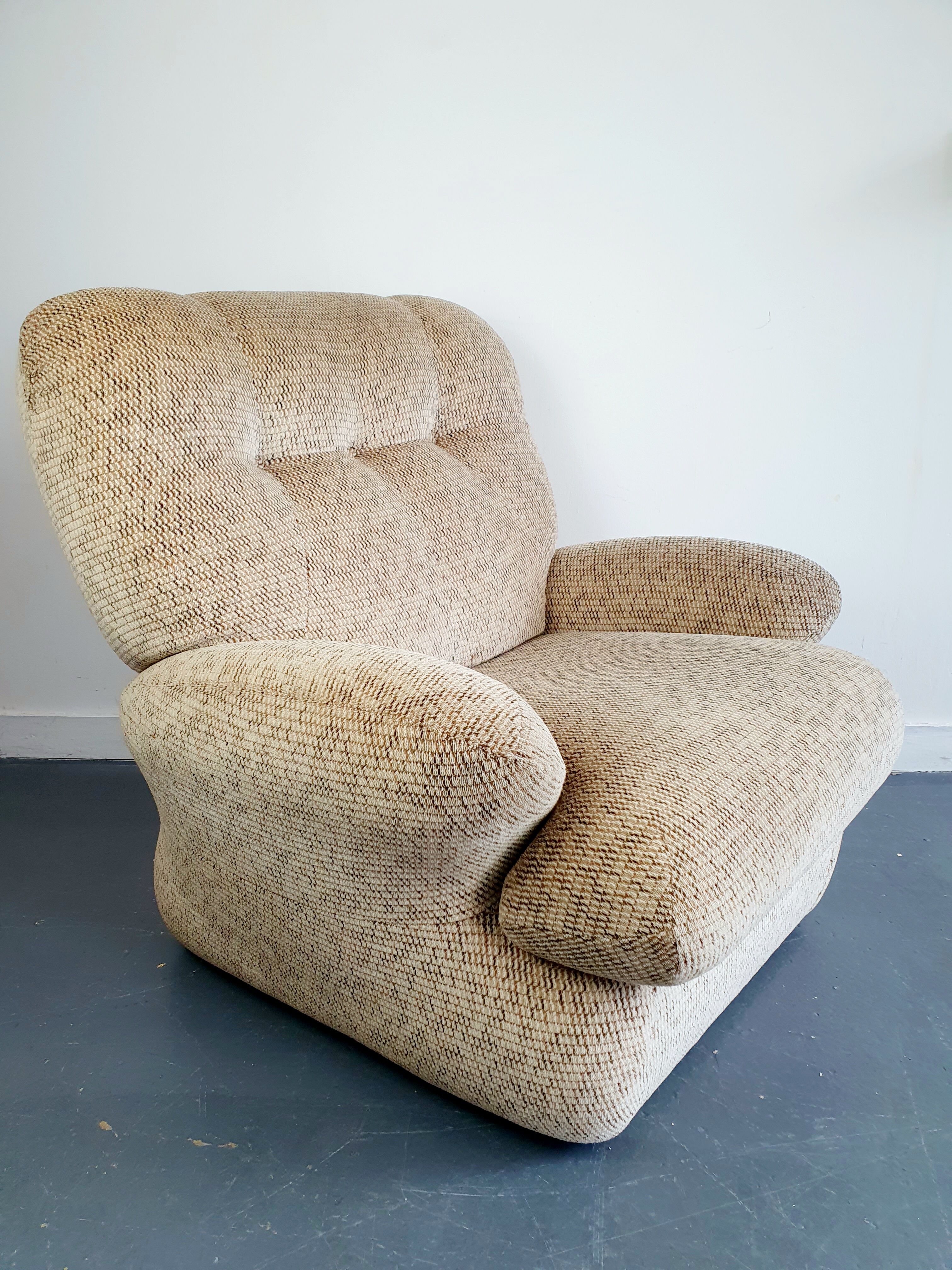 Vintage velvet armchair armrests fins