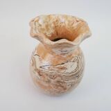 Vase rond à col corolle en terre mêlée ocre
