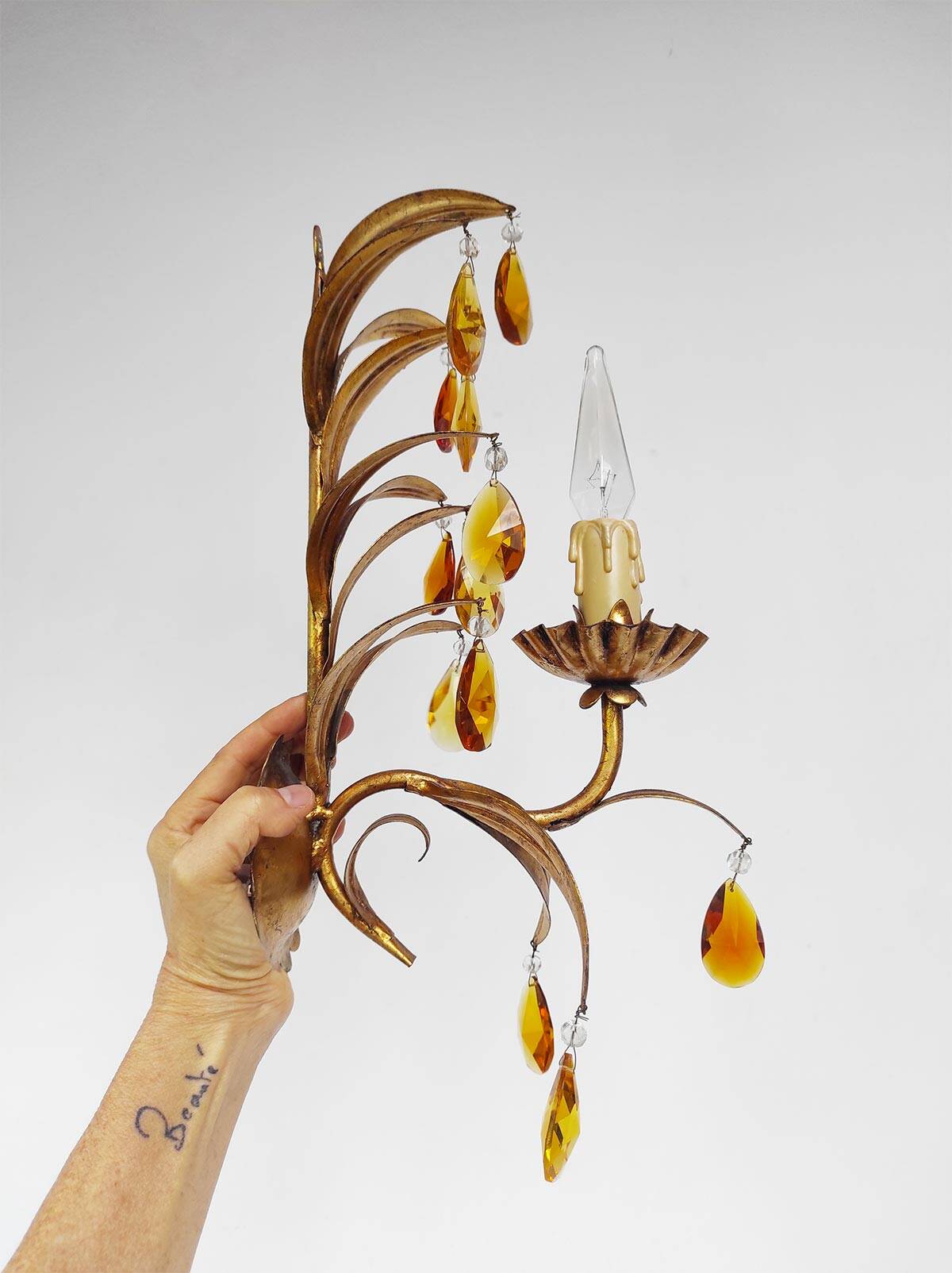 Applique italienne vintage en métal doré avec des pampilles ambre