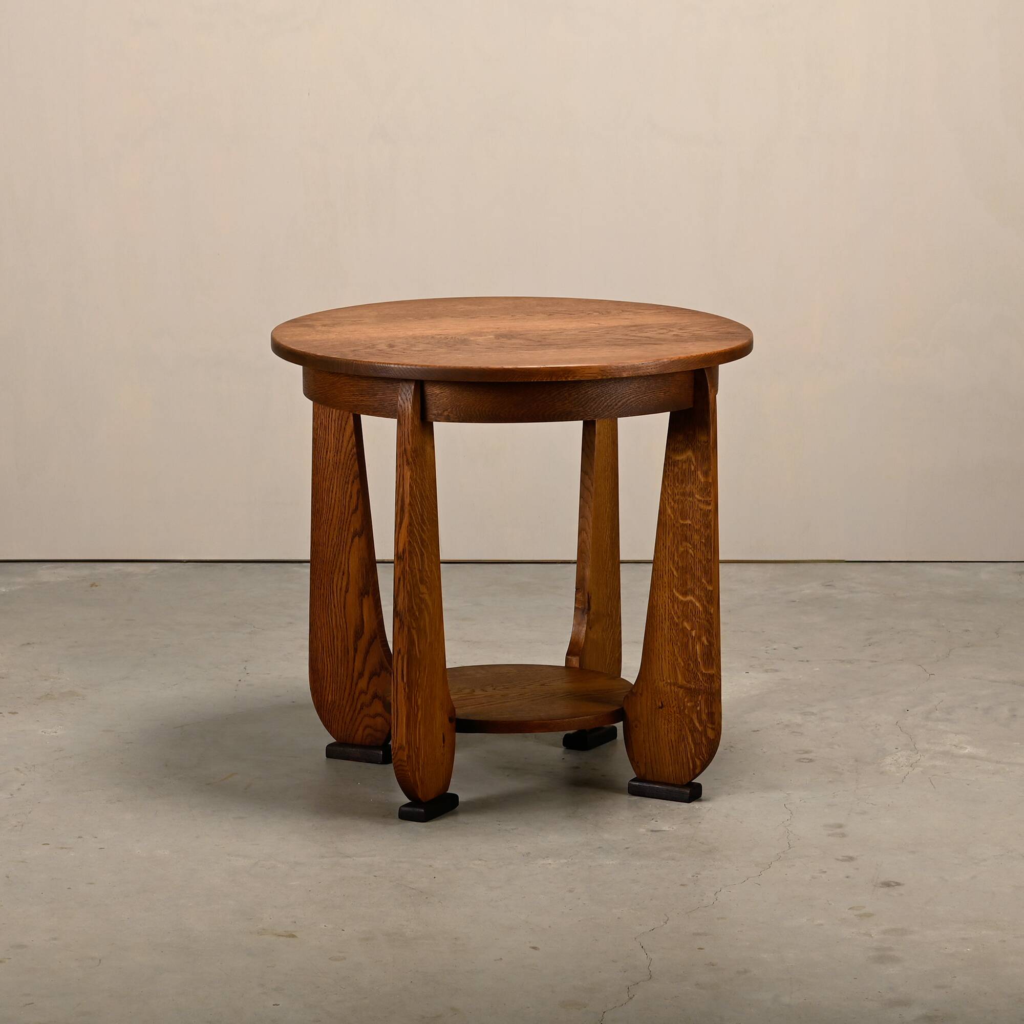 Table d'appoint Art Déco et Arts & Crafts néerlandaise en chêne massif, années 1930.