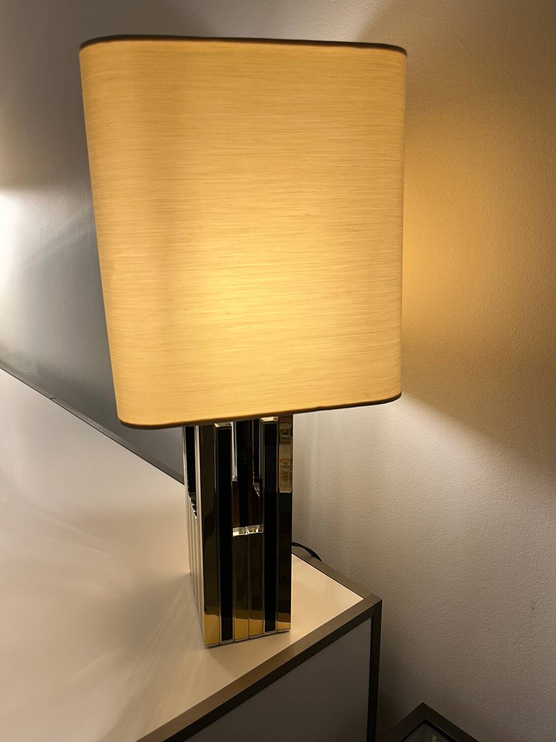 Lampe en laiton doré et noir années 70