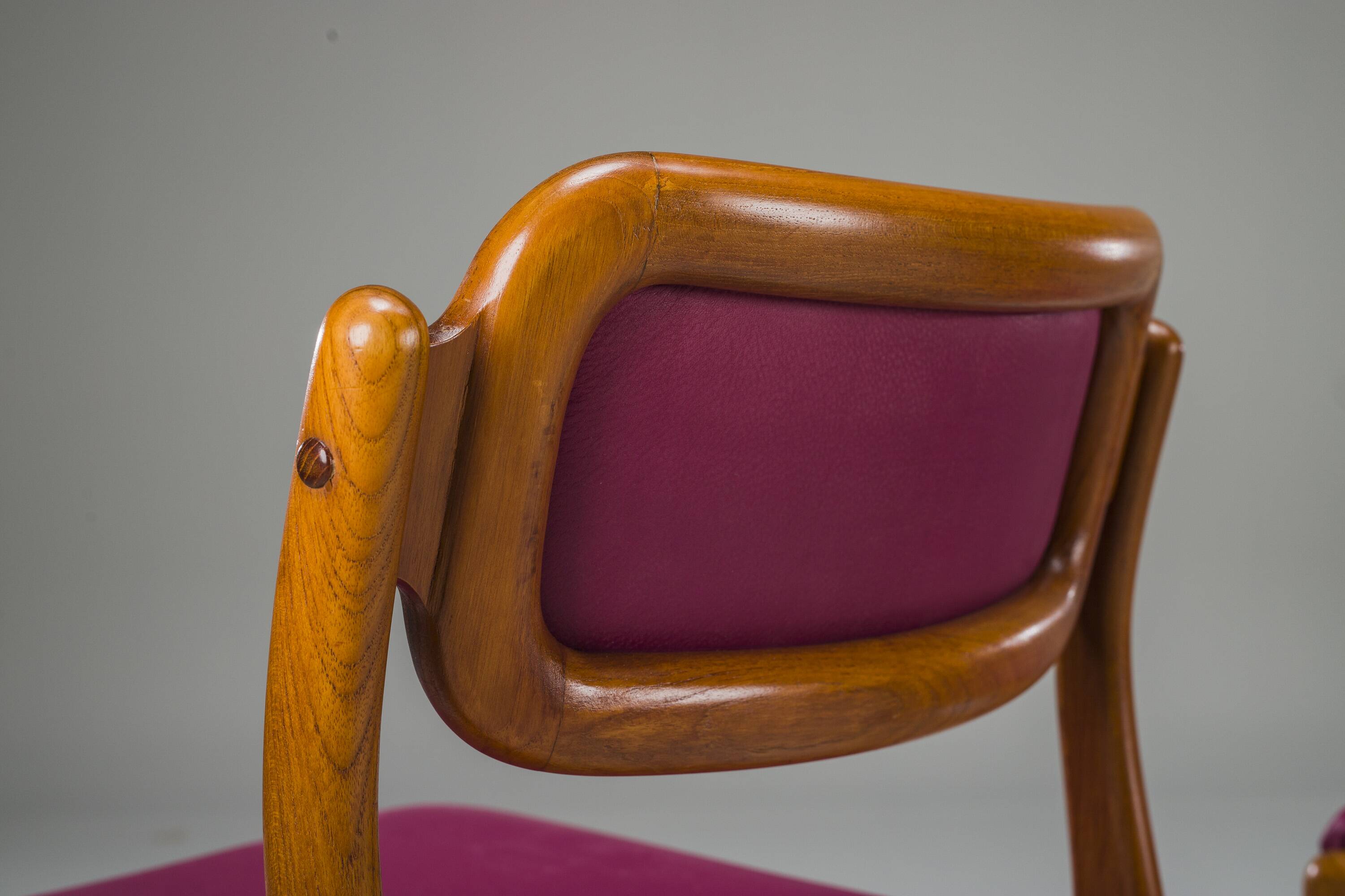 4 chaises en teck par Johannes Andersen pour Uldum