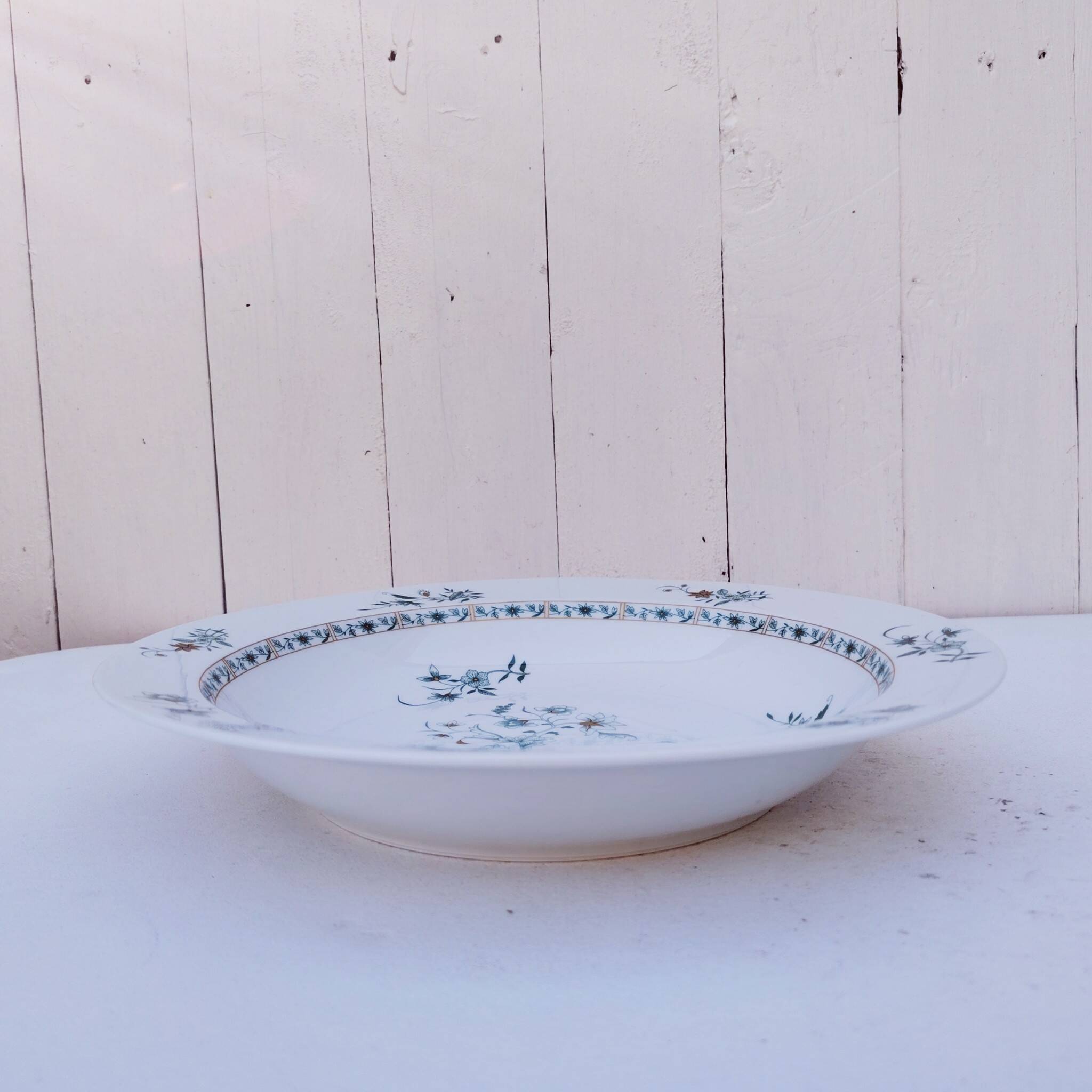 Hollow and round serving dish, Bernardaud, Limoges, Beijing