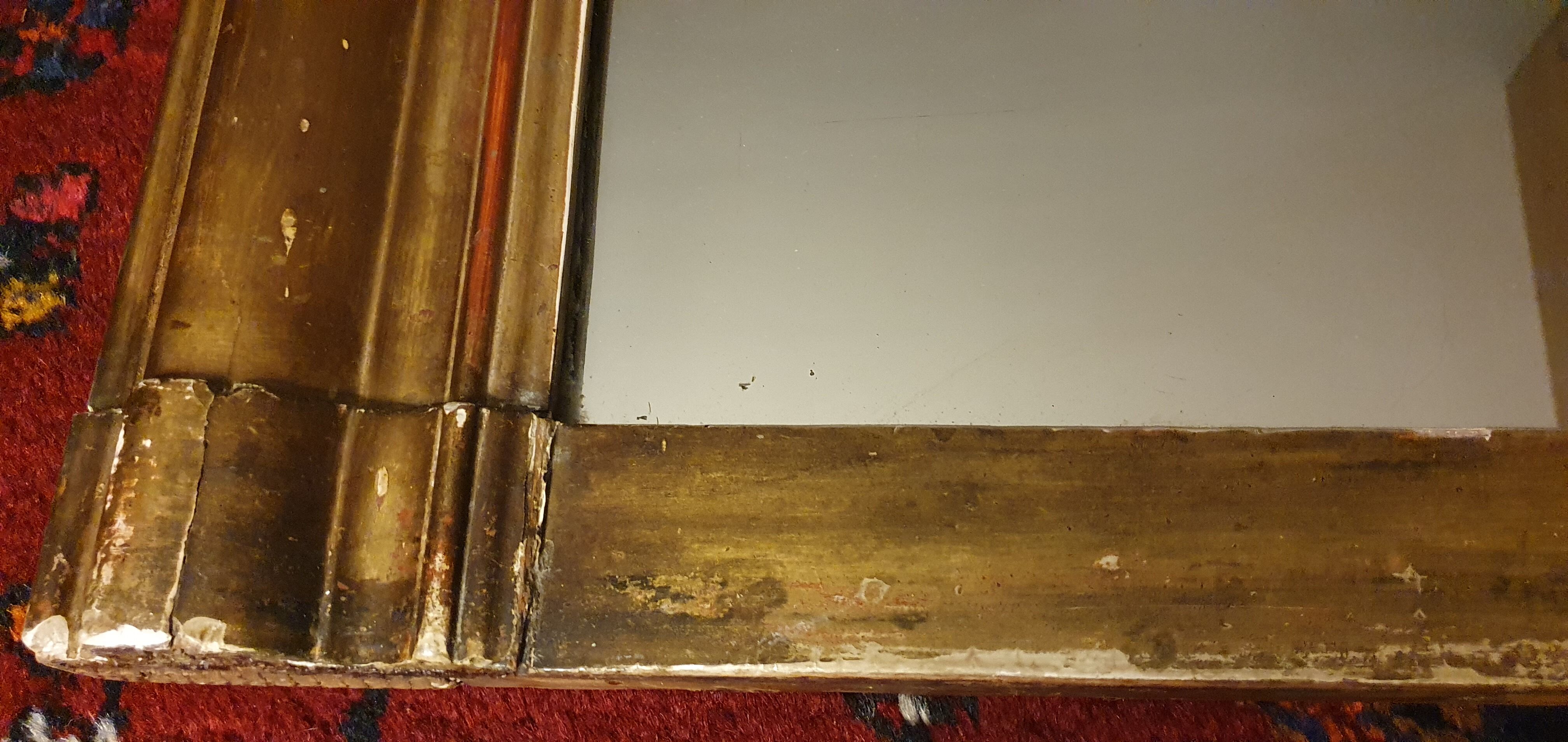 Large Louis Philippe mirror gilded with leaf. 137 x 99 cm.