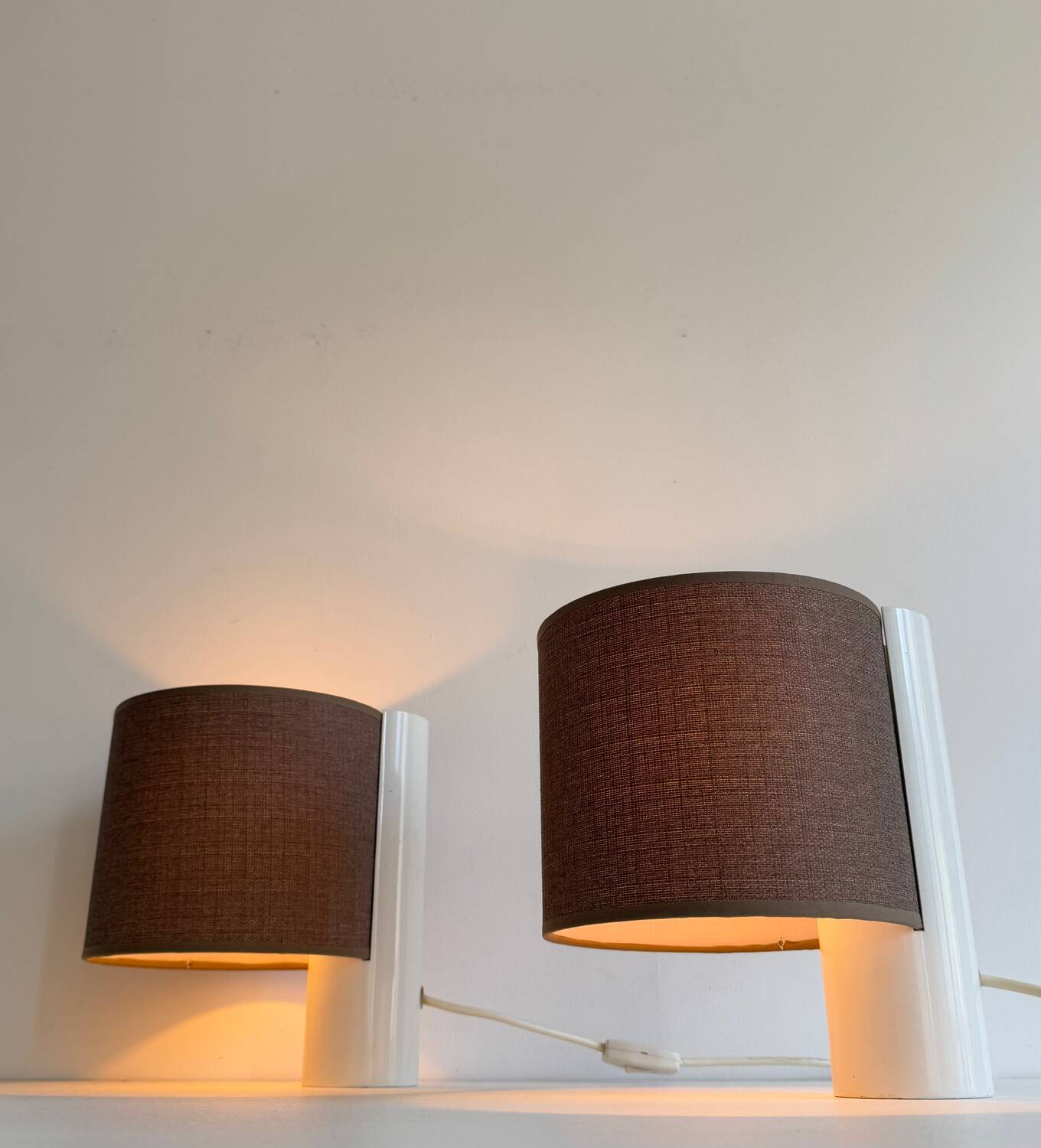 Pair of vintage table lamps, white and brown, “slim” by Gramigna for Quattrifolio, 1964 Italy