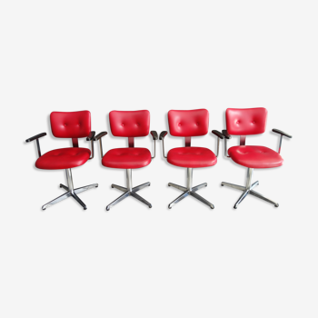 Quatre chaises de barbier en cuir rouge des années 1960 avec accoudoirs bakelite