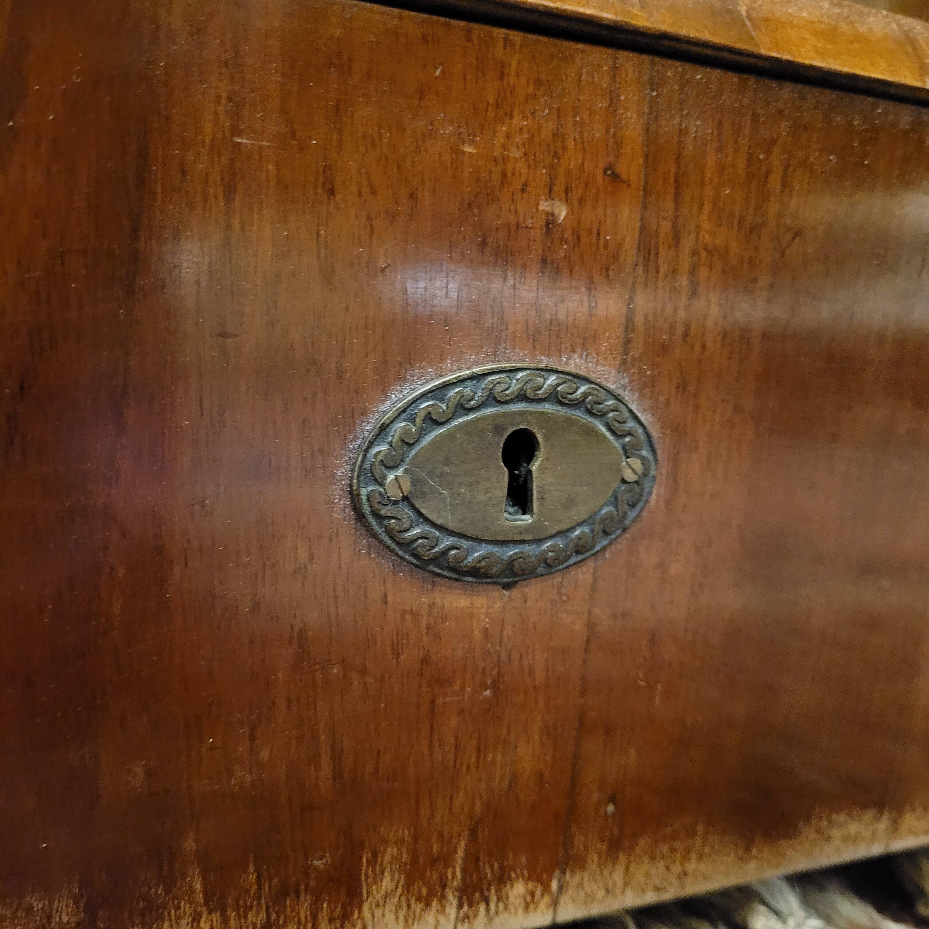 Armario / Gabinete estilo Biedermeier, madera de fresno, circa 1840 – Alemania